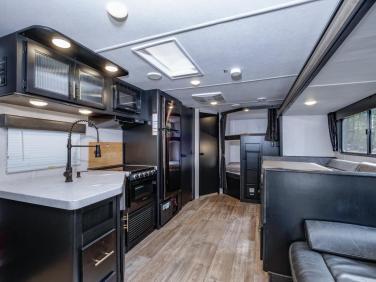 2021 FOREST RIVER CHEROKEE BLACK LABEL 27DBH