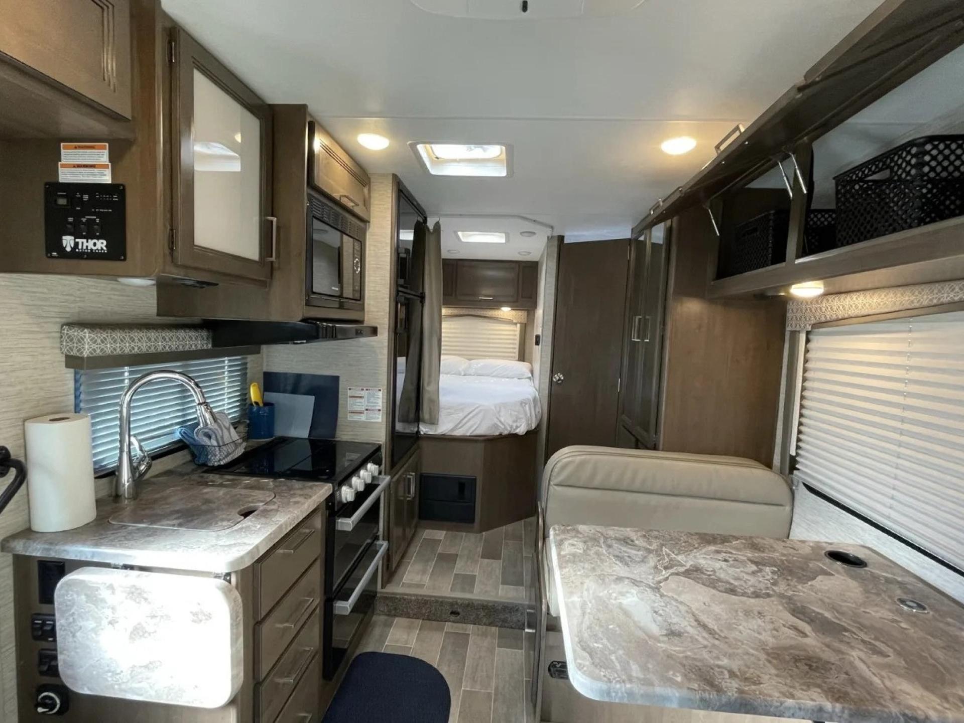 2022 THOR MOTOR COACH CHATEAU 22E