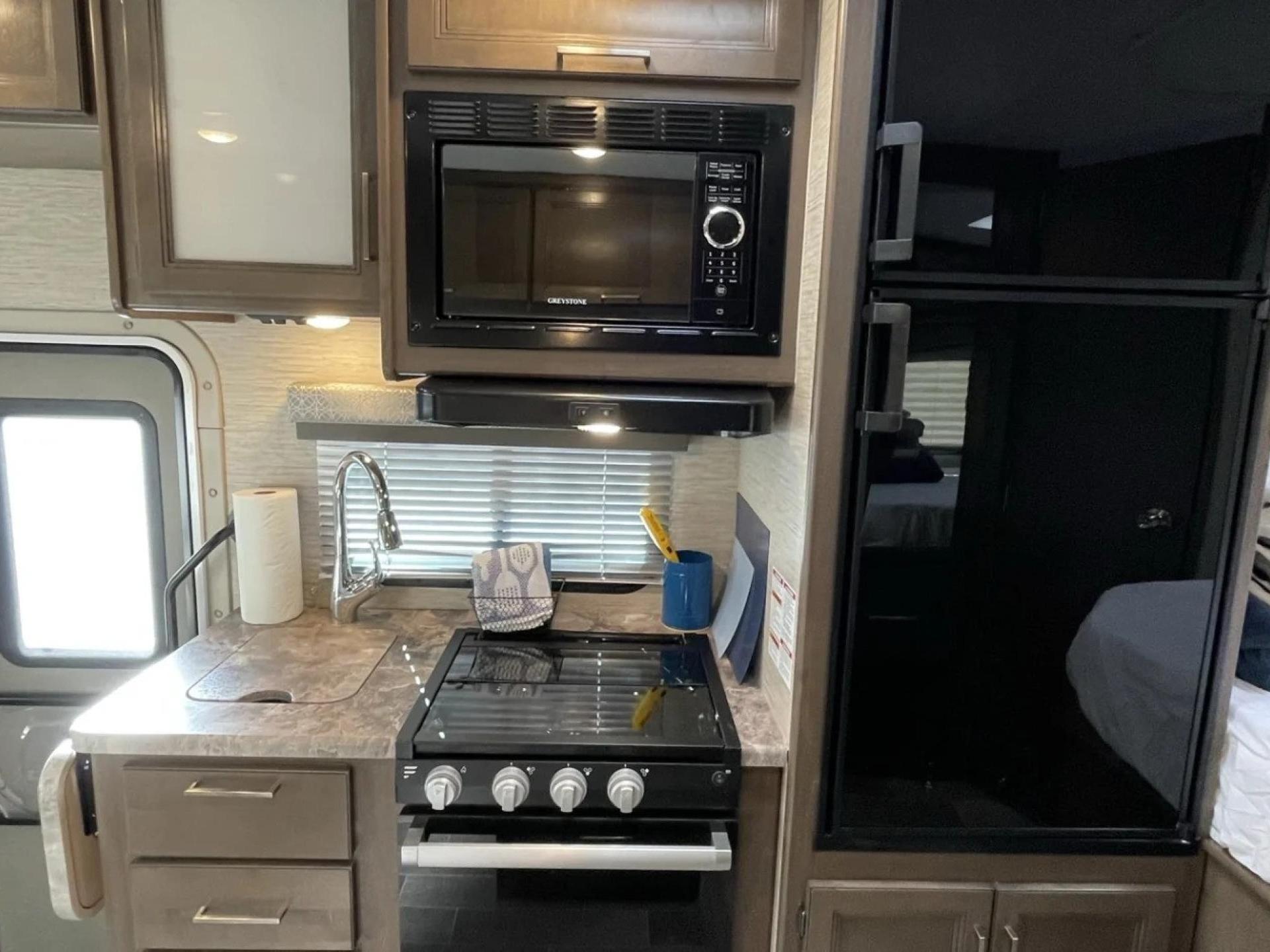 2022 THOR MOTOR COACH CHATEAU 22E