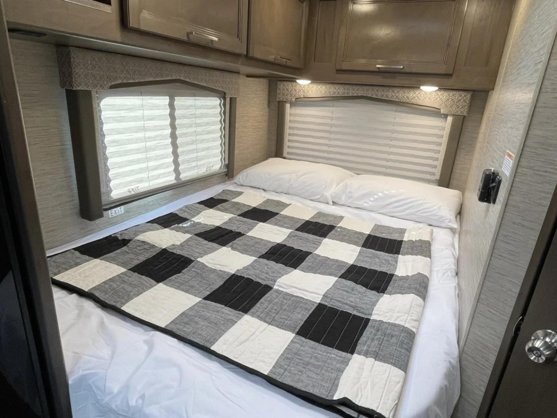 2022 THOR MOTOR COACH CHATEAU 22E