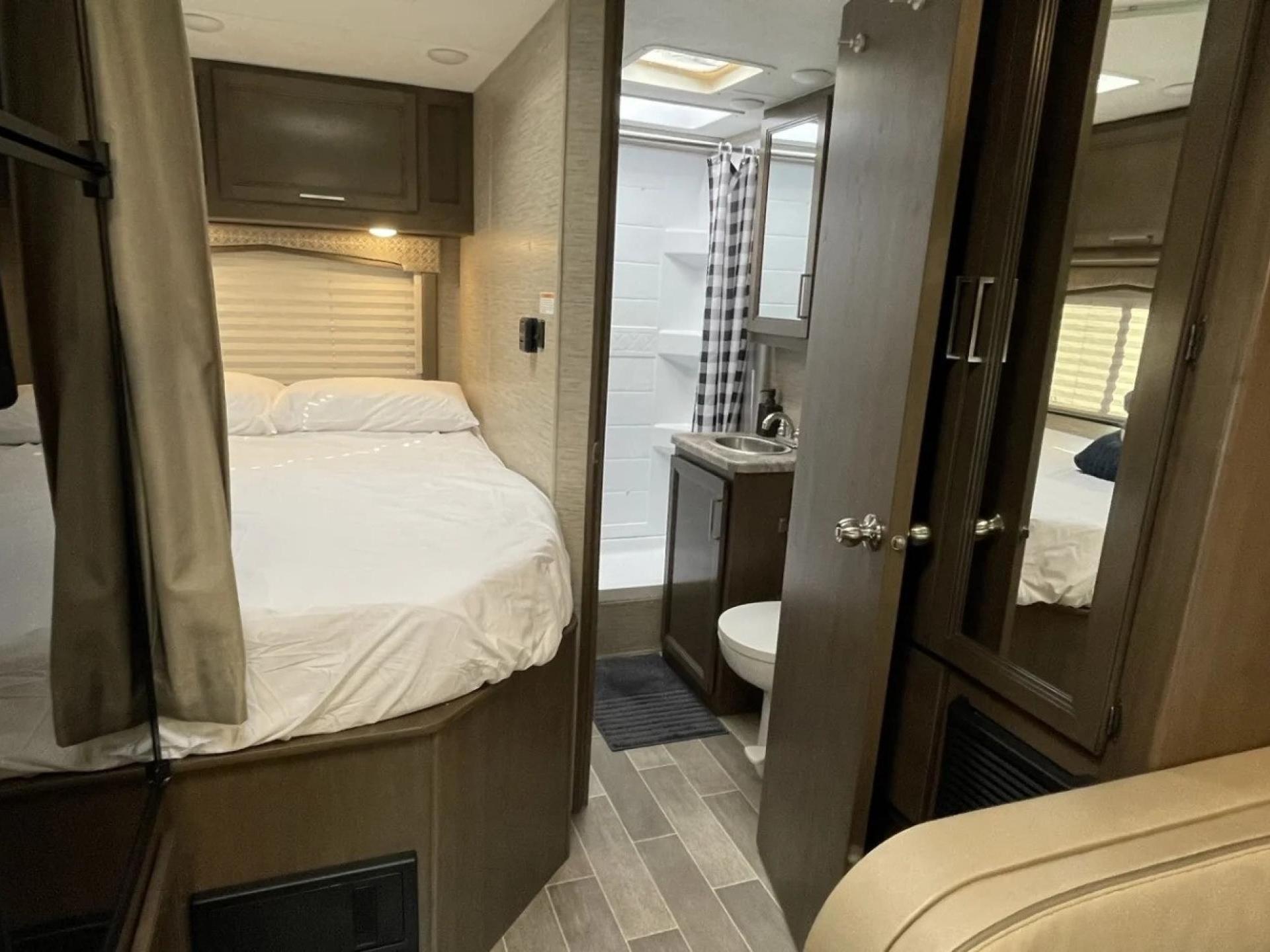2022 THOR MOTOR COACH CHATEAU 22E