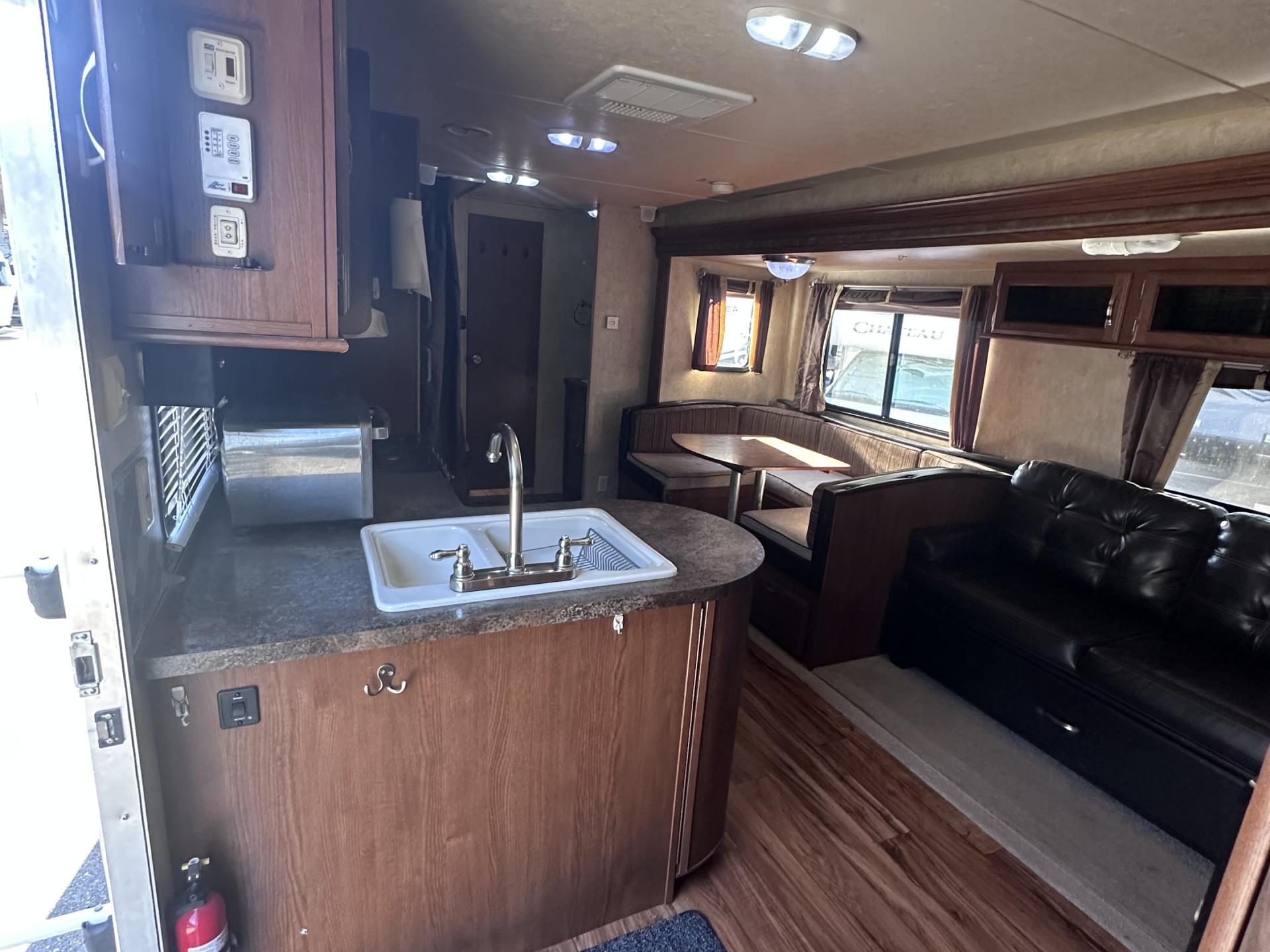 2014 FOREST RIVER WILDWOOD 28DBUD