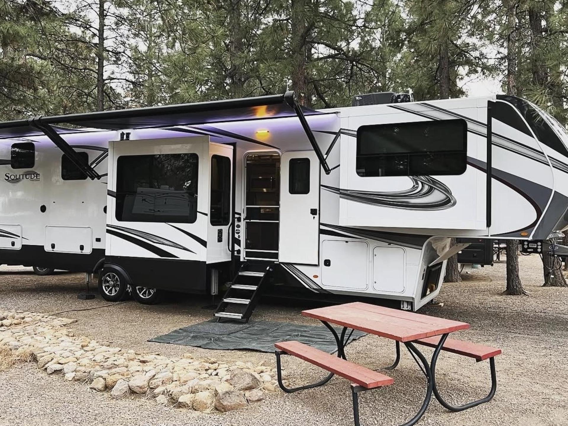 2022 GRAND DESIGN SOLITUDE 380FL