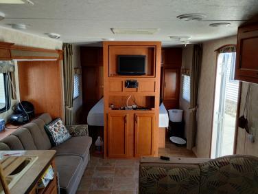 2010 FOREST RIVER GREY WOLF 28BHKS