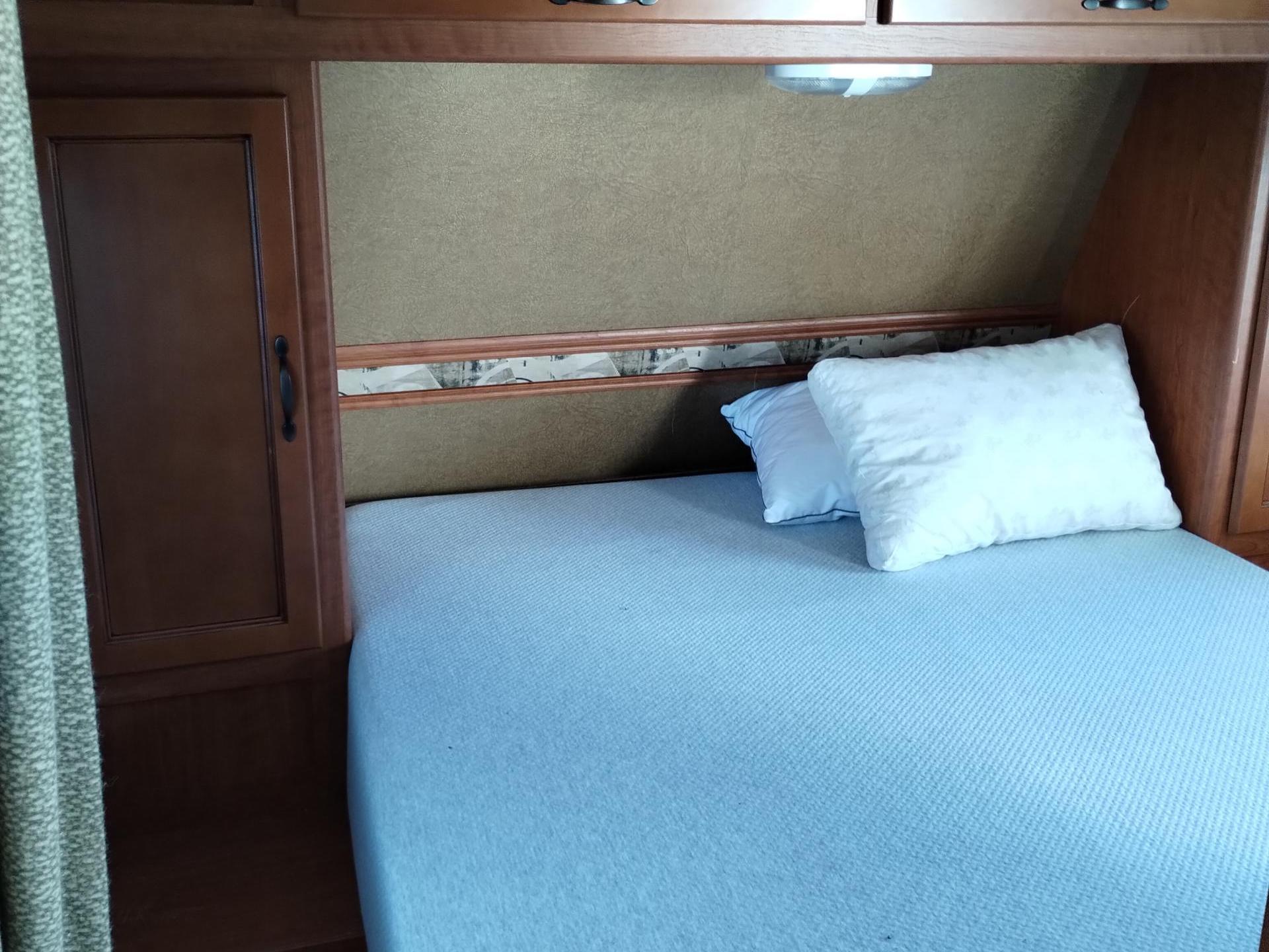 2010 FOREST RIVER GREY WOLF 28BHKS