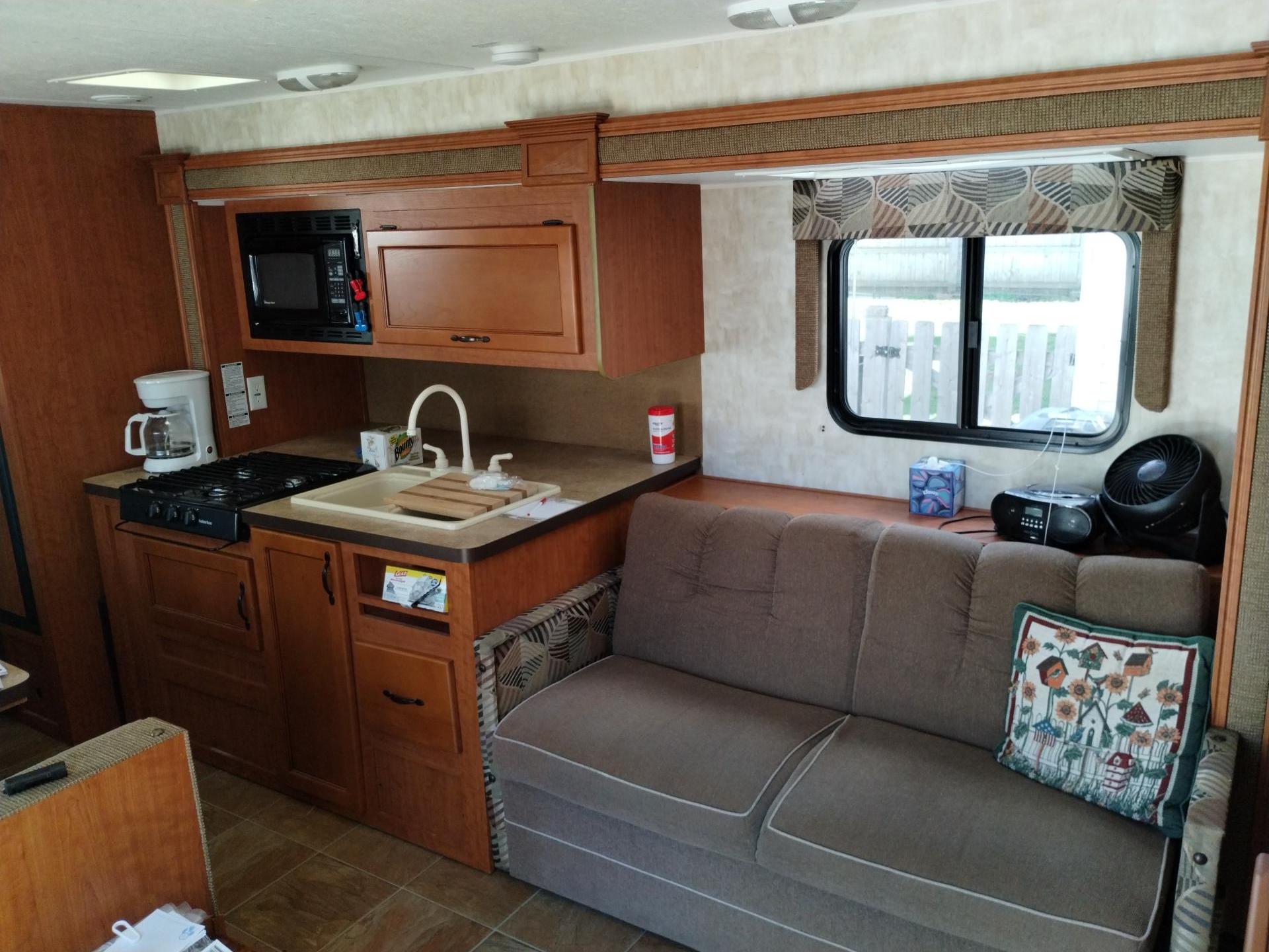 2010 FOREST RIVER GREY WOLF 28BHKS