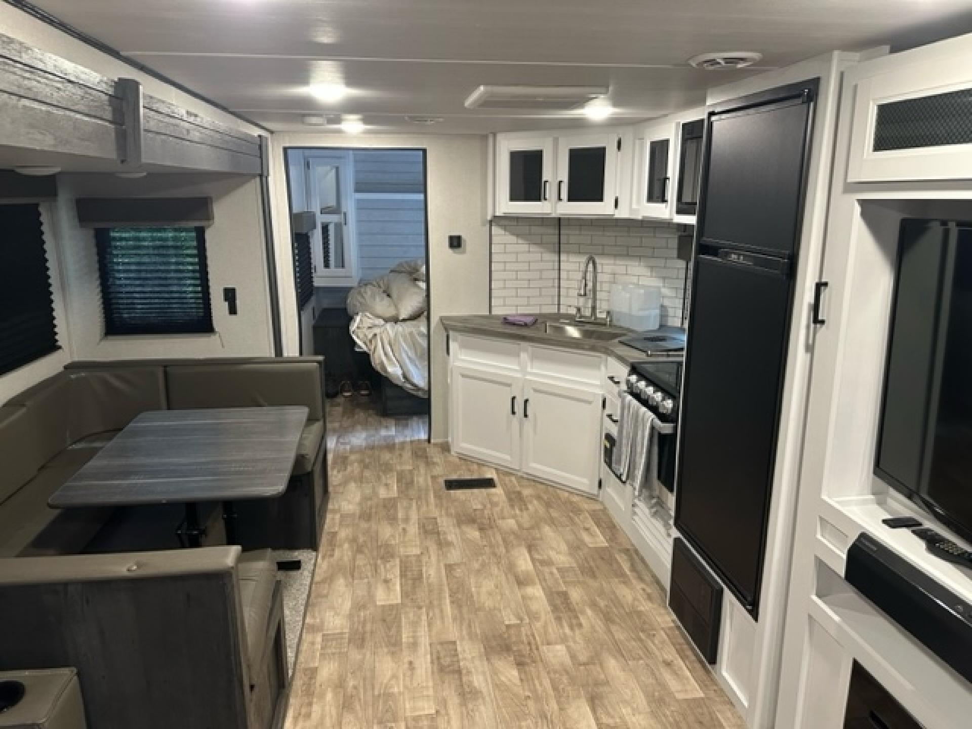 2022 KEYSTONE HIDEOUT 29DFSWE