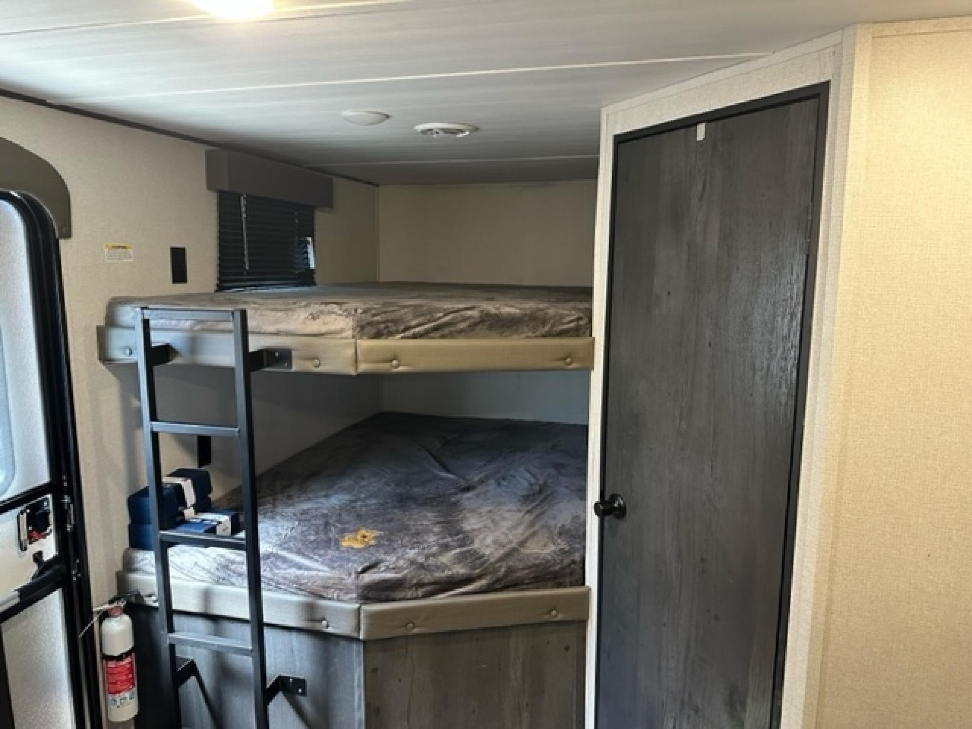 2022 KEYSTONE HIDEOUT 29DFSWE