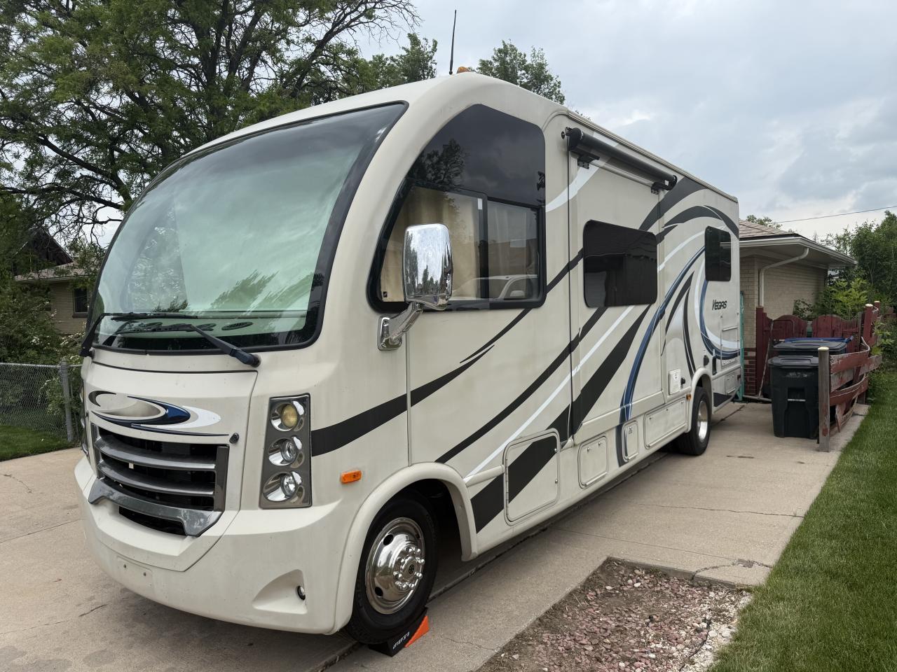 2017 THOR MOTOR COACH VEGAS 24.1