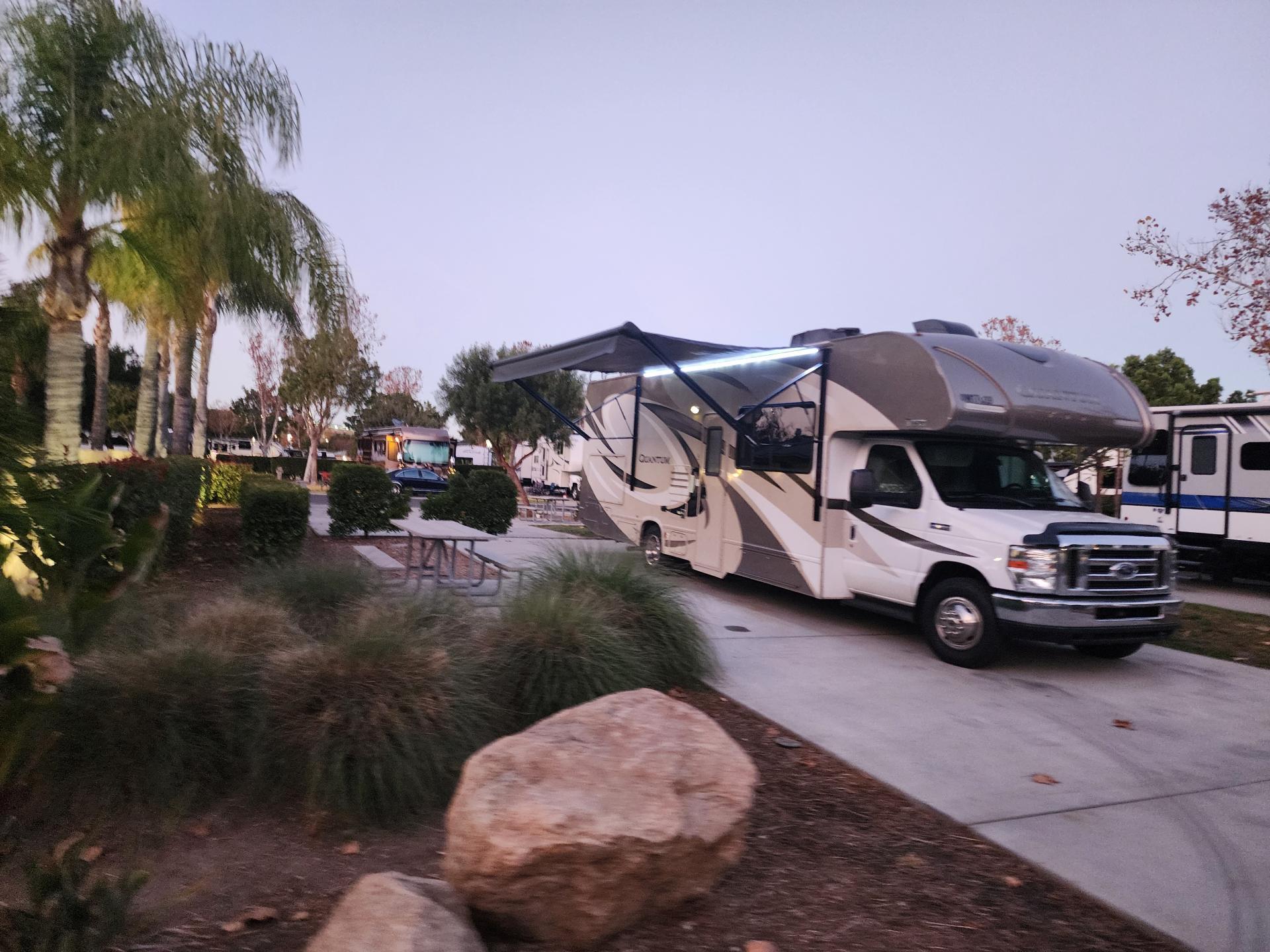2017 THOR MOTOR COACH QUANTUM 29RQ