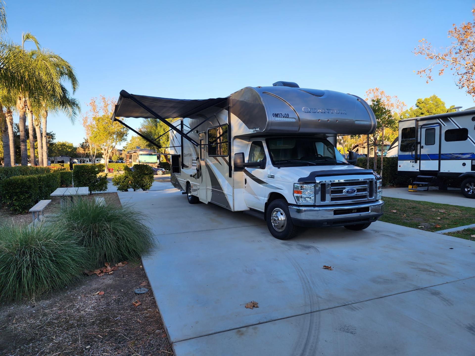 2017 THOR MOTOR COACH QUANTUM 29RQ