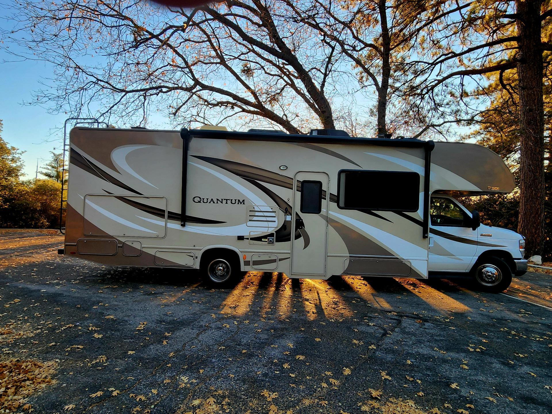 2017 THOR MOTOR COACH QUANTUM 29RQ