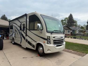 2017 THOR MOTOR COACH VEGAS 24.1