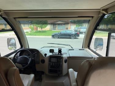 2017 THOR MOTOR COACH VEGAS 24.1