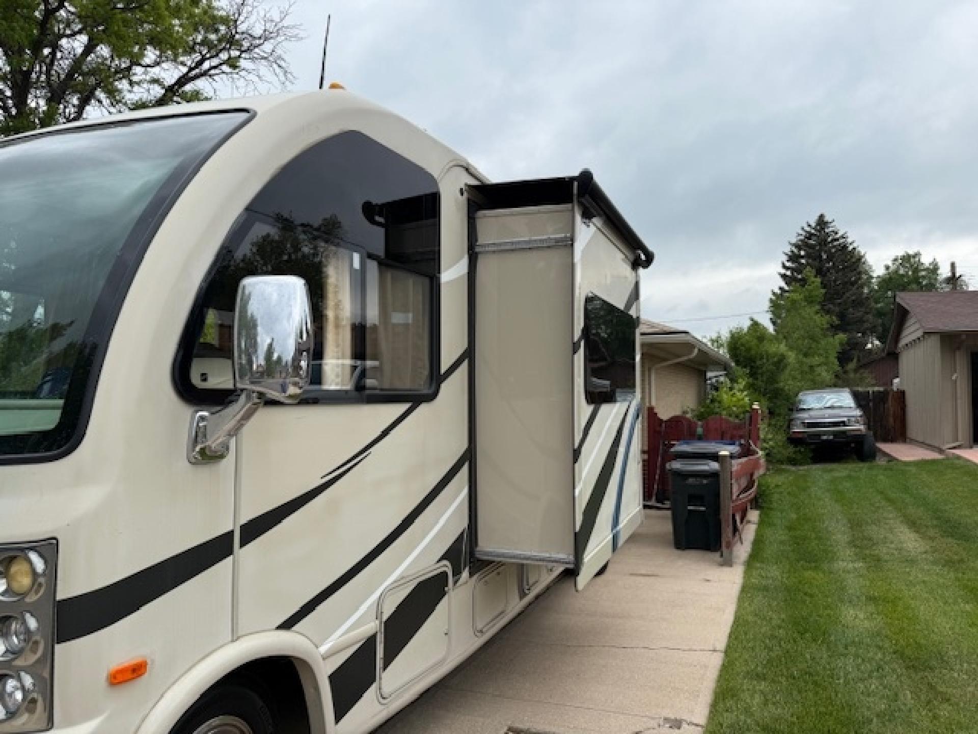 2017 THOR MOTOR COACH VEGAS 24.1