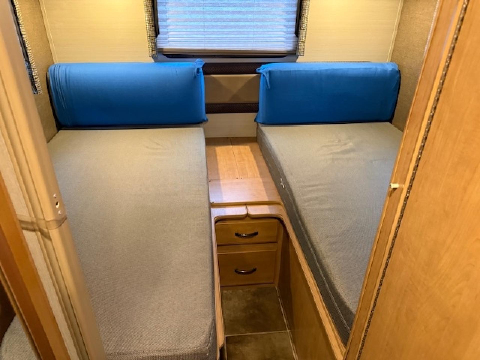 2017 THOR MOTOR COACH VEGAS 24.1