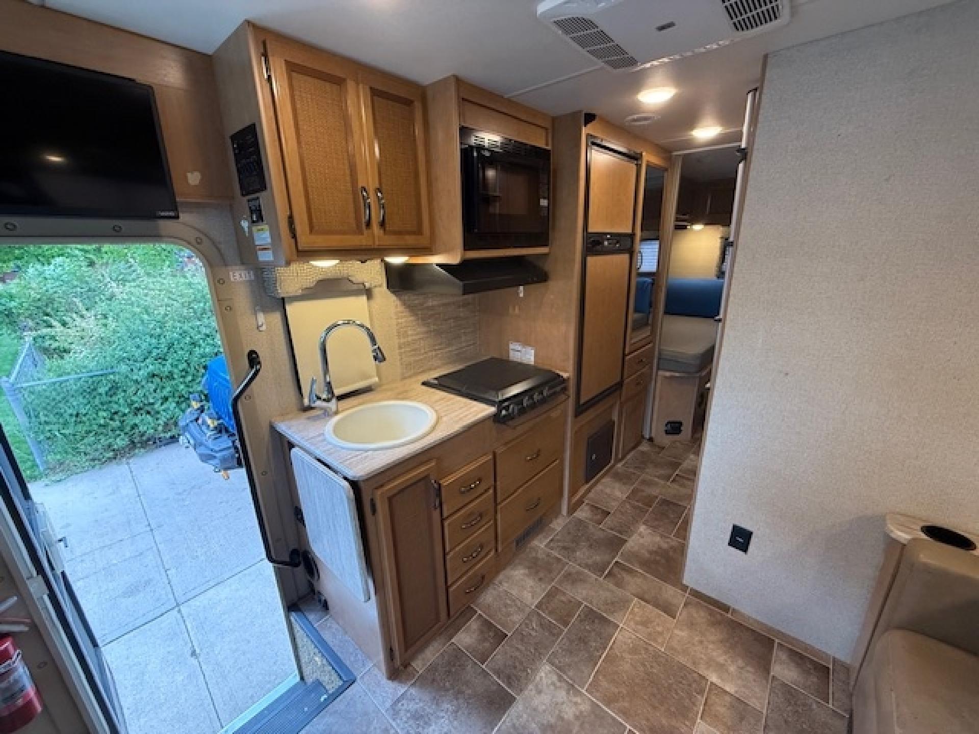 2017 THOR MOTOR COACH VEGAS 24.1