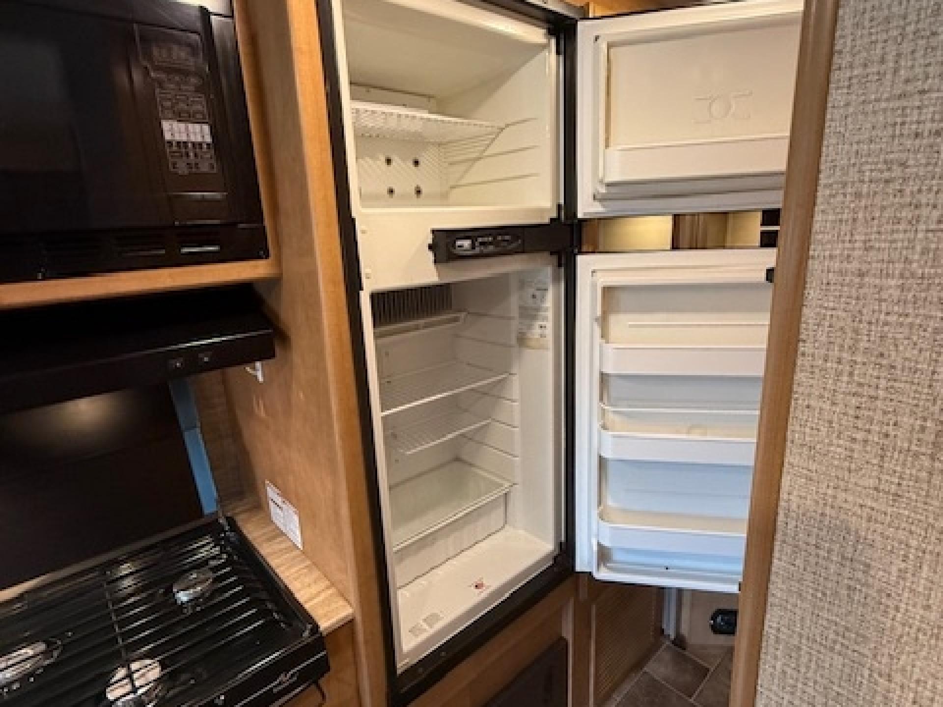 2017 THOR MOTOR COACH VEGAS 24.1
