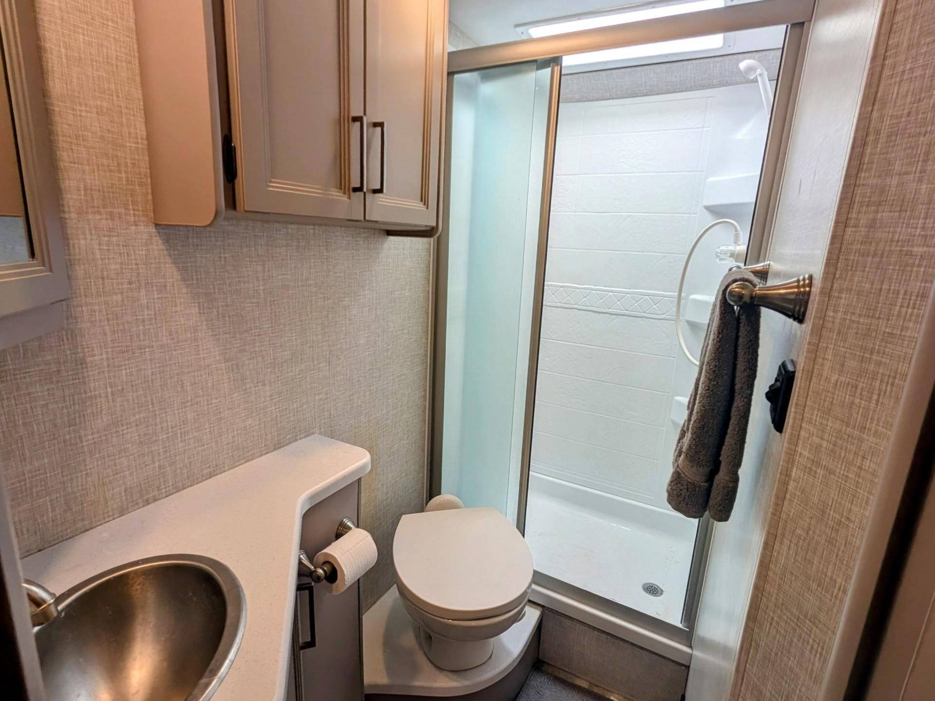 2022 THOR MOTOR COACH QUANTUM KW29