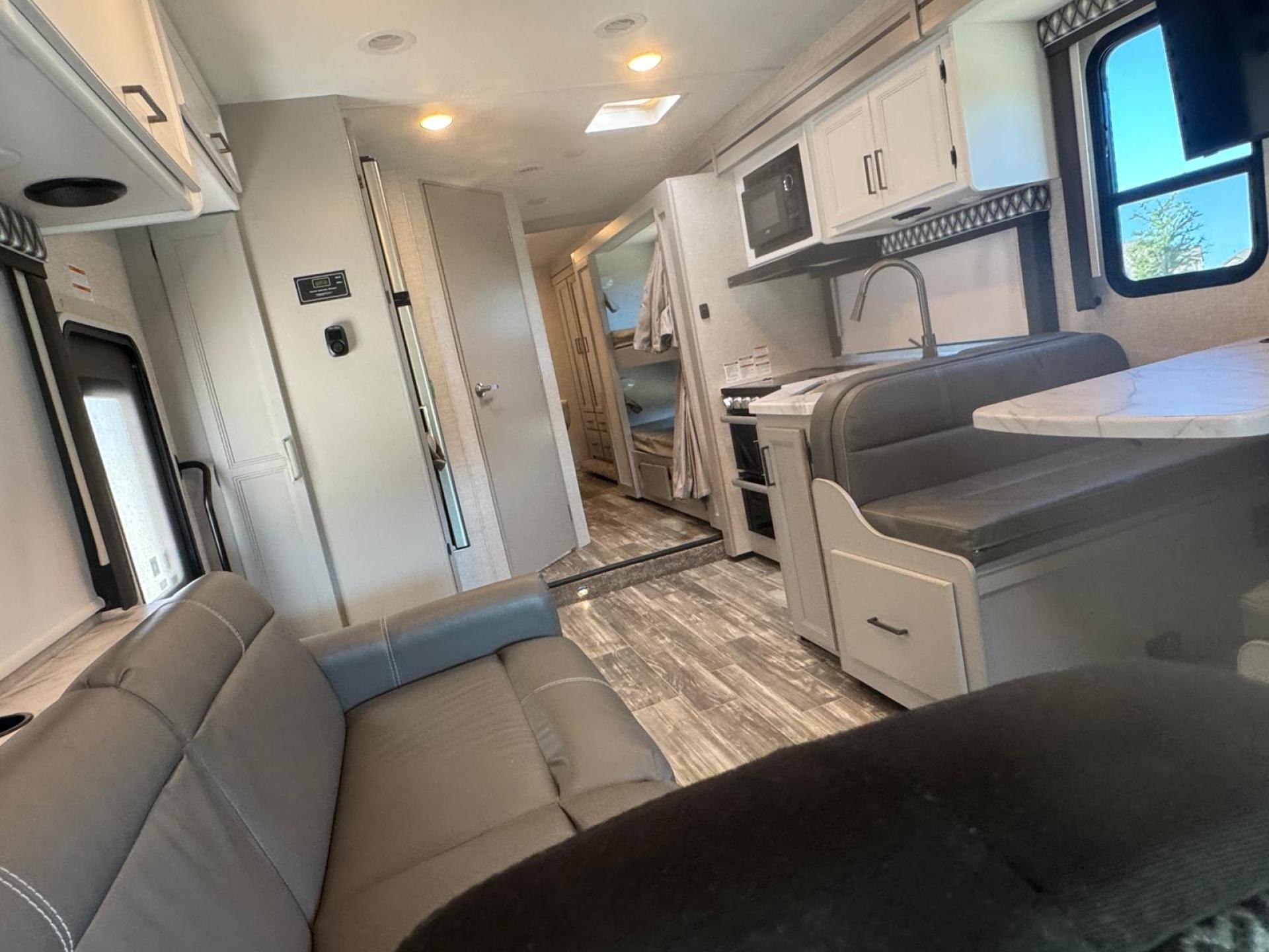 2025 THOR MOTOR COACH Geneva 31VT