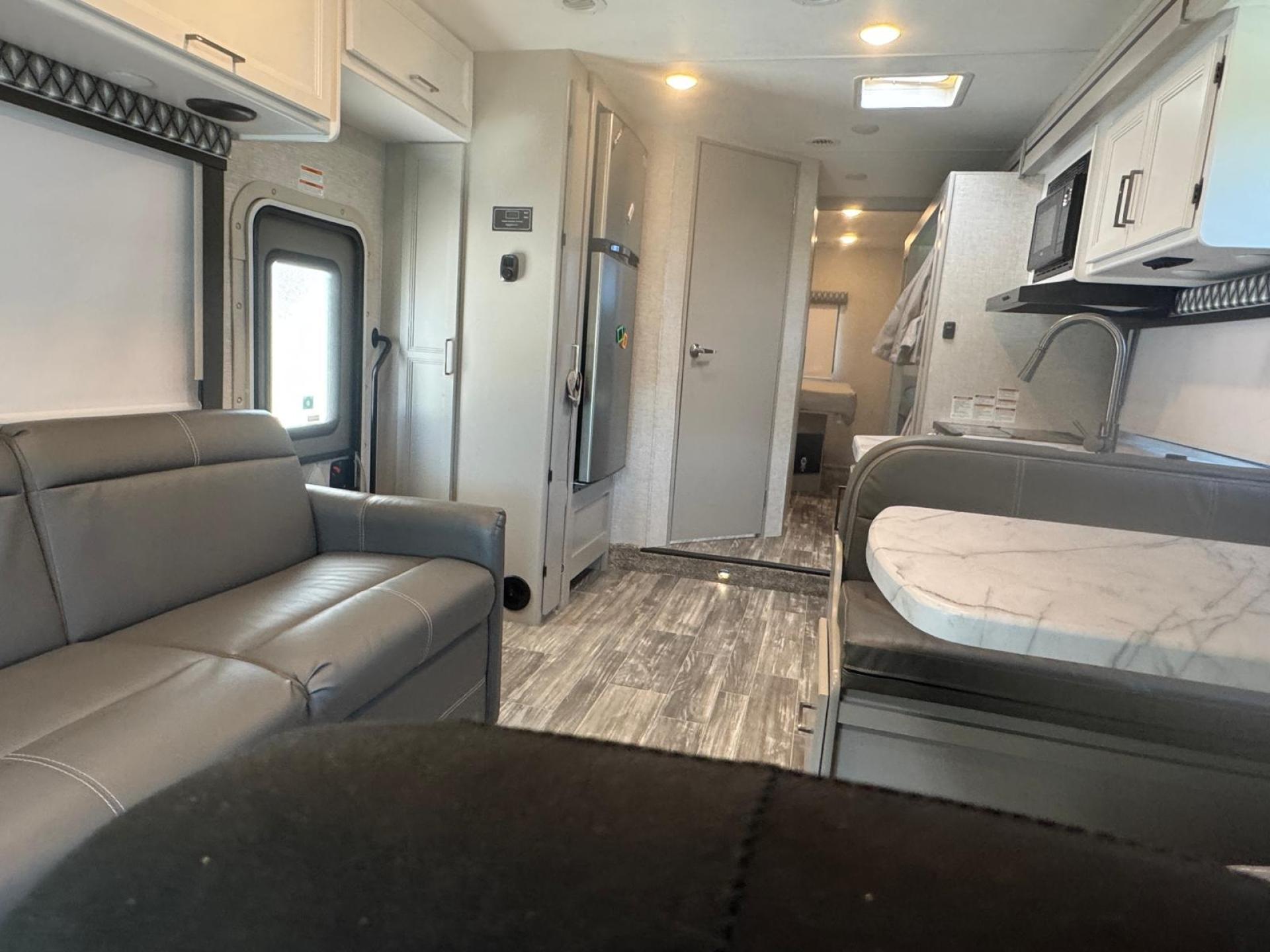 2025 THOR MOTOR COACH Geneva 31VT
