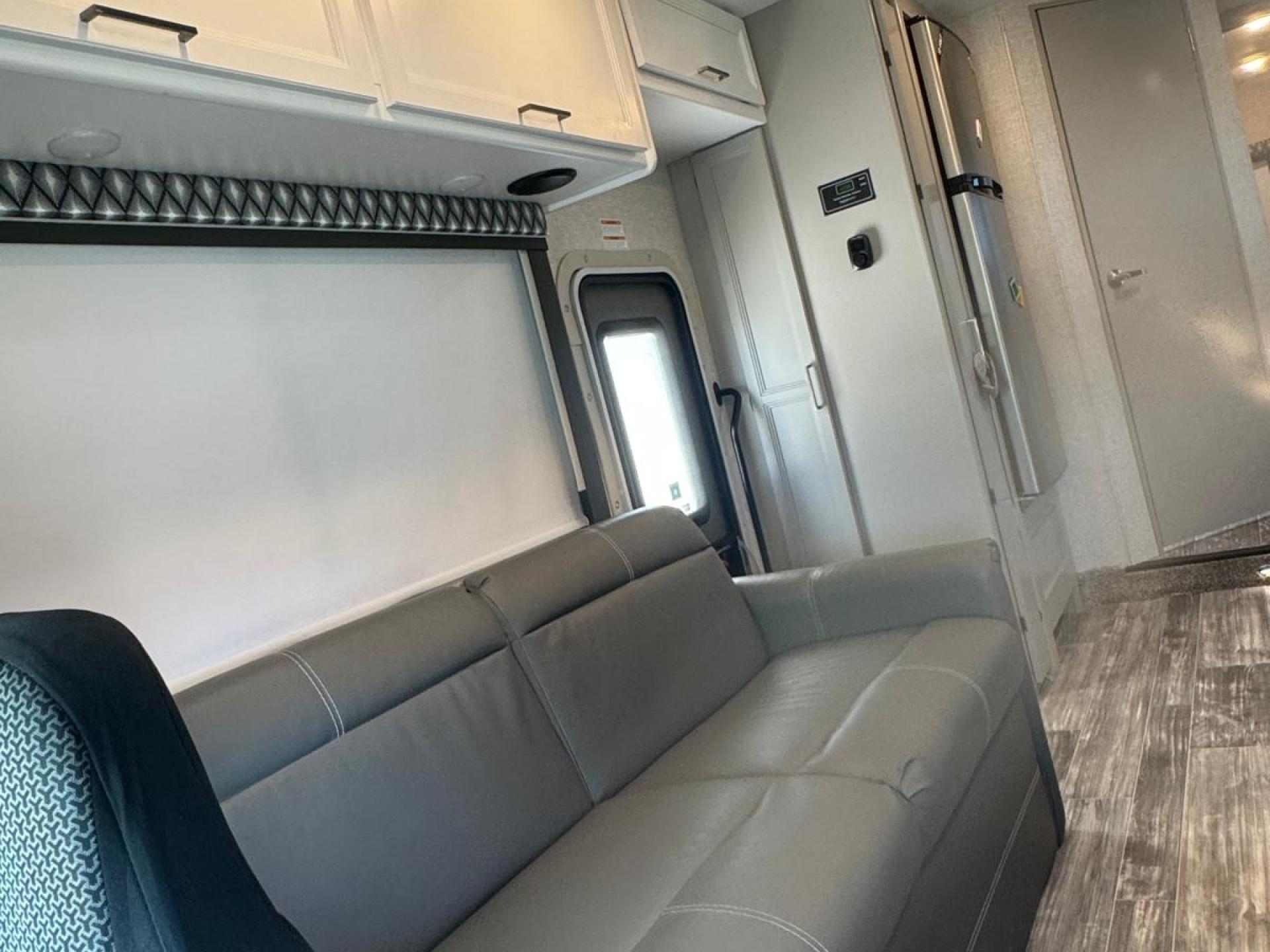 2025 THOR MOTOR COACH Geneva 31VT