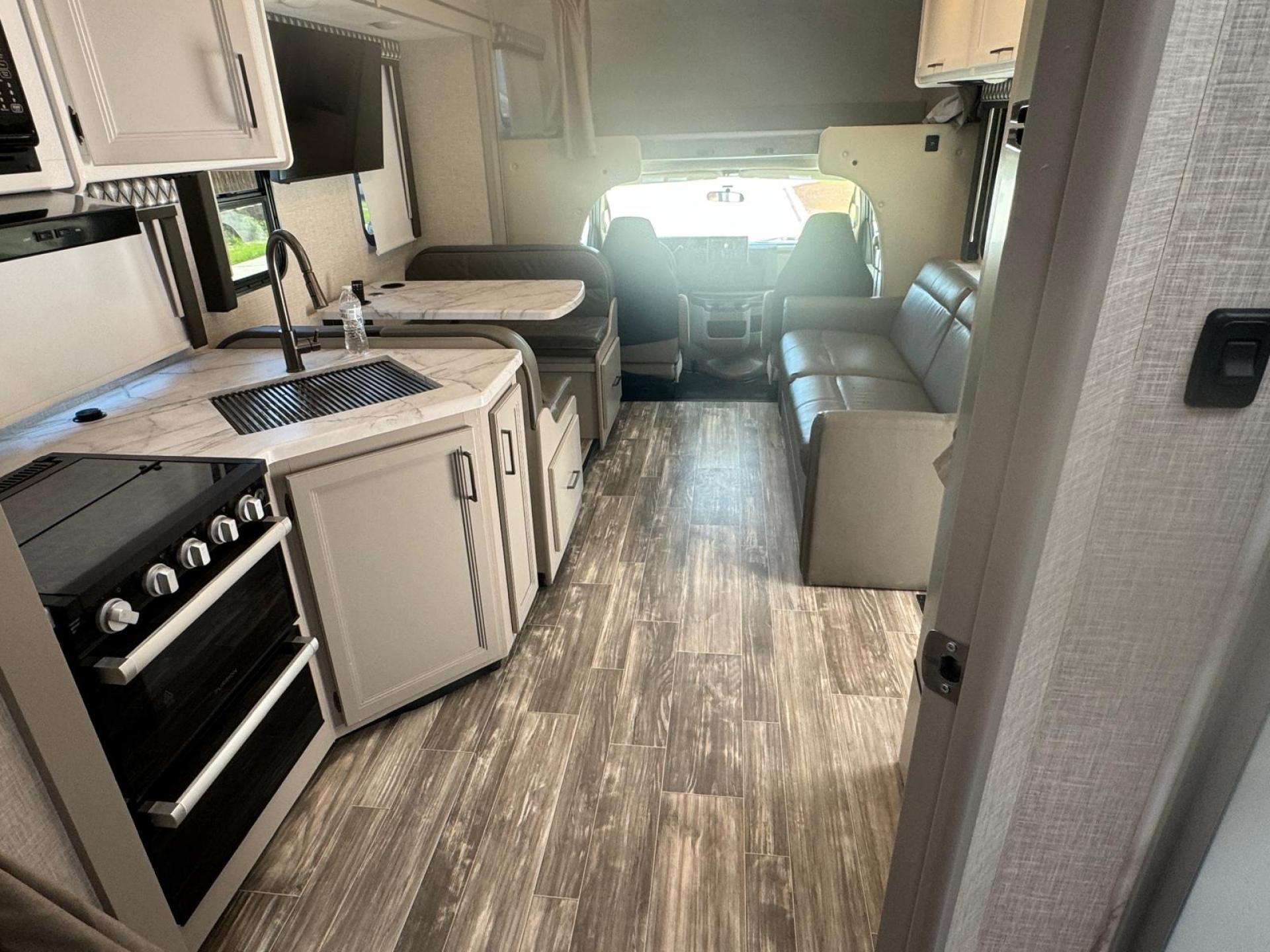 2025 THOR MOTOR COACH Geneva 31VT