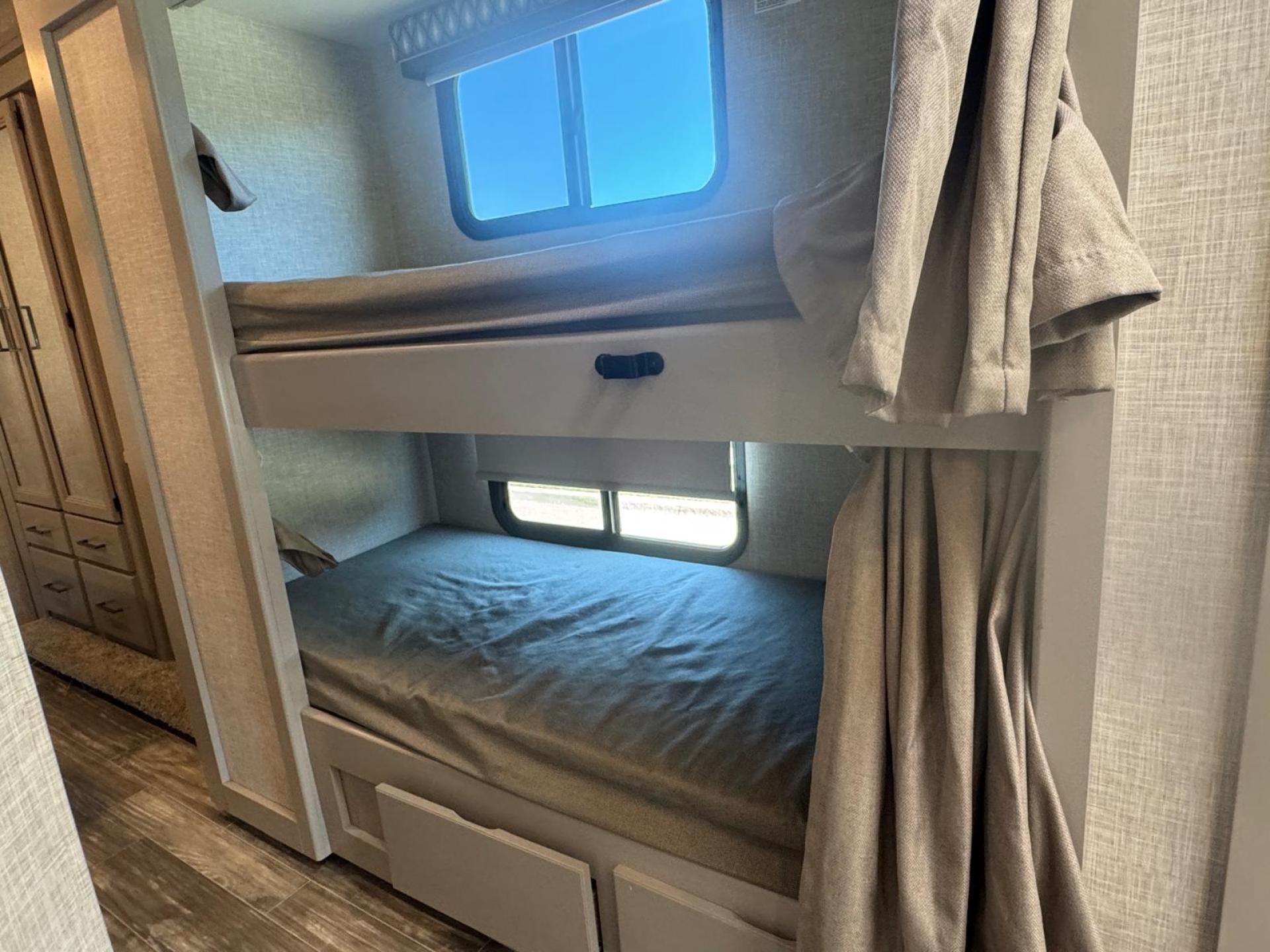 2025 THOR MOTOR COACH Geneva 31VT