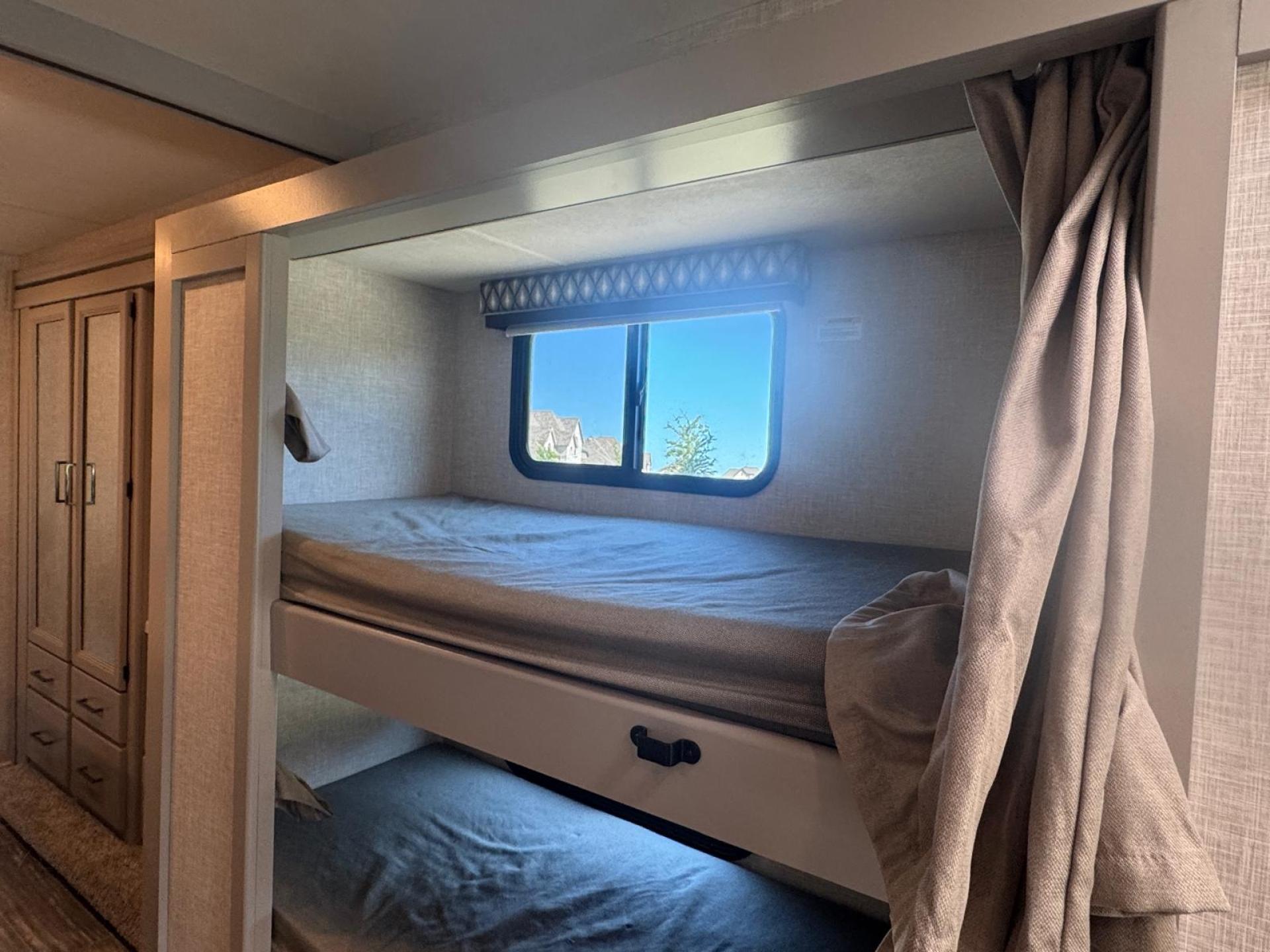 2025 THOR MOTOR COACH Geneva 31VT