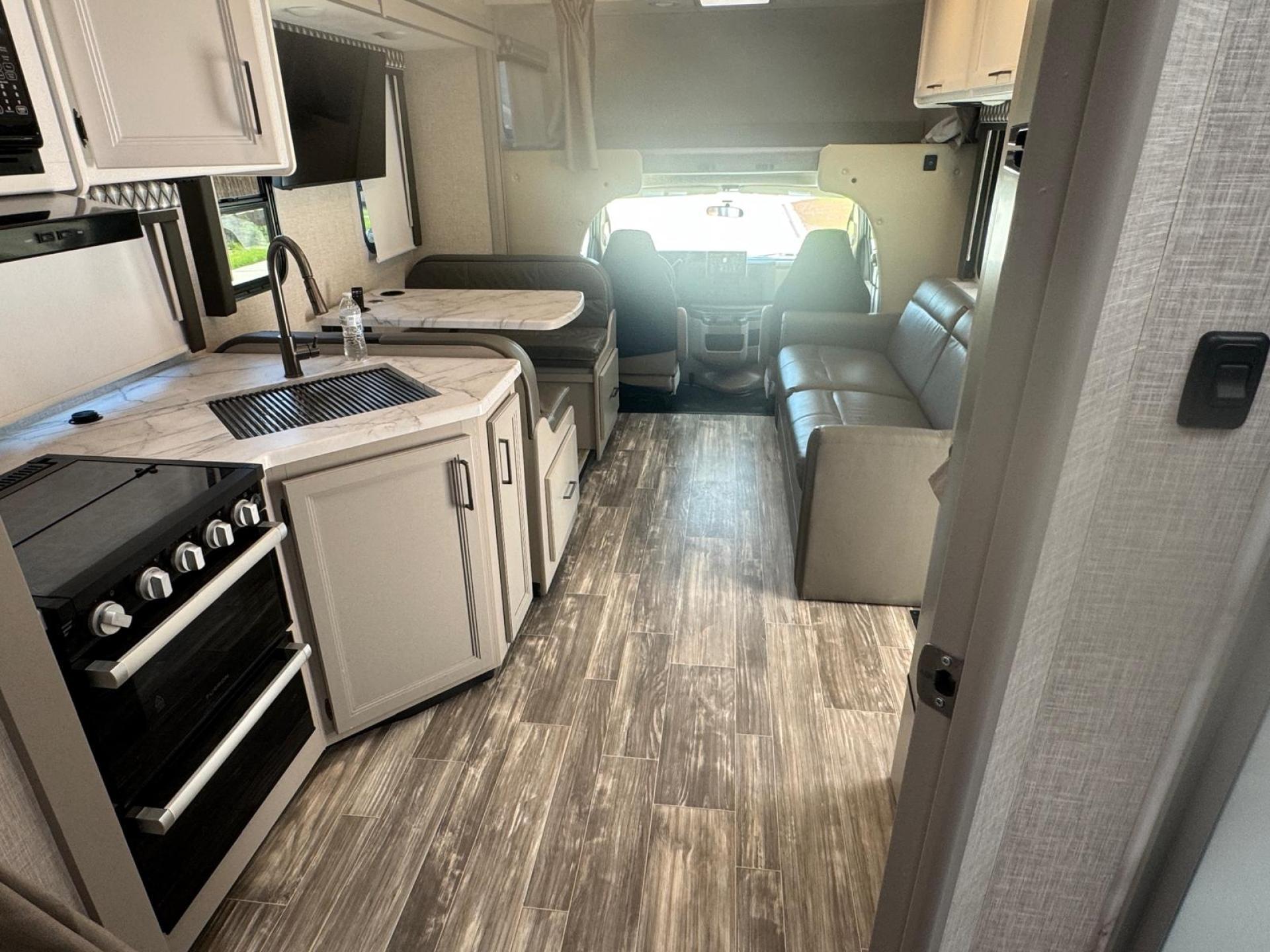 2025 THOR MOTOR COACH Geneva 31VT