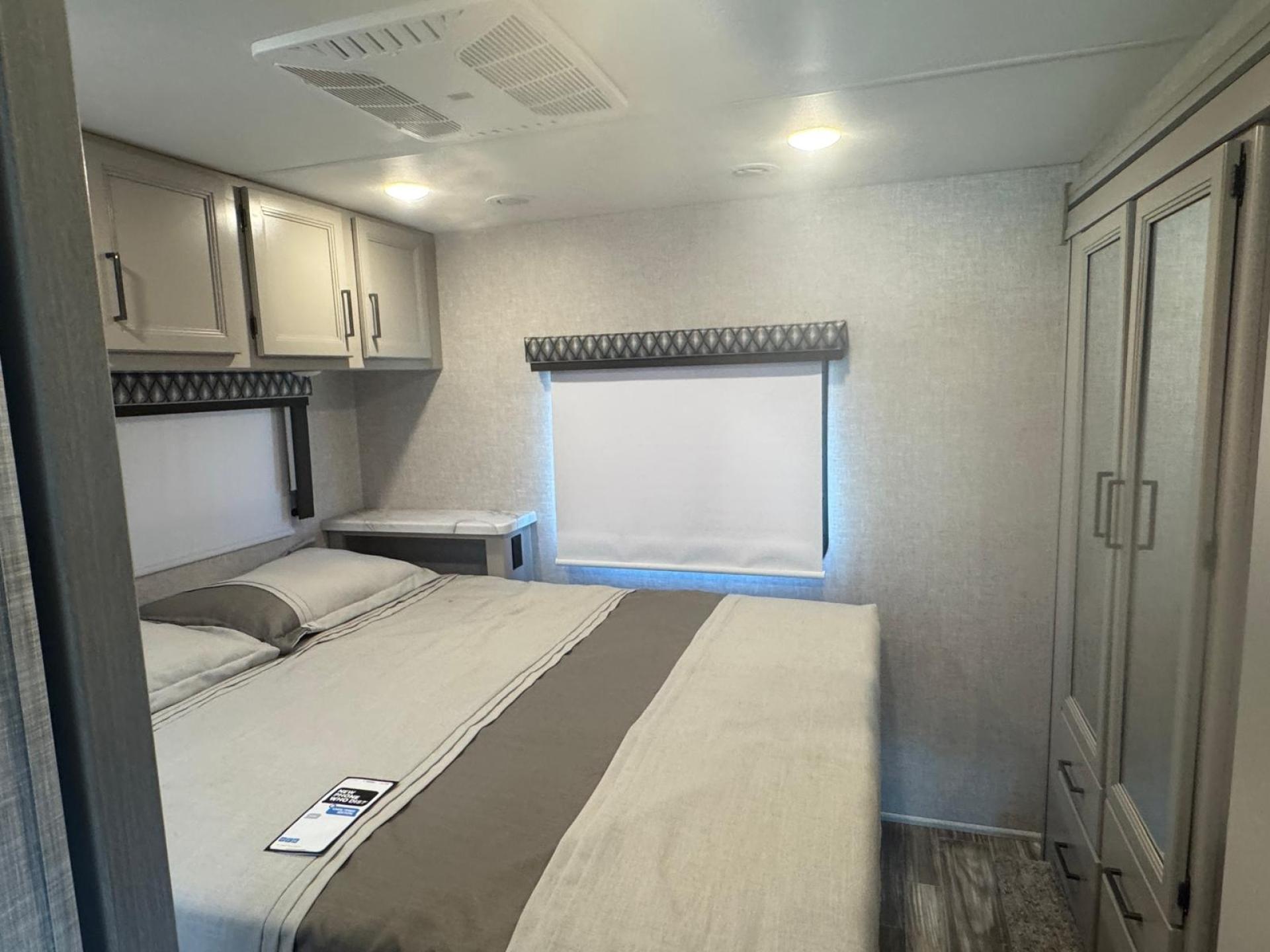 2025 THOR MOTOR COACH Geneva 31VT