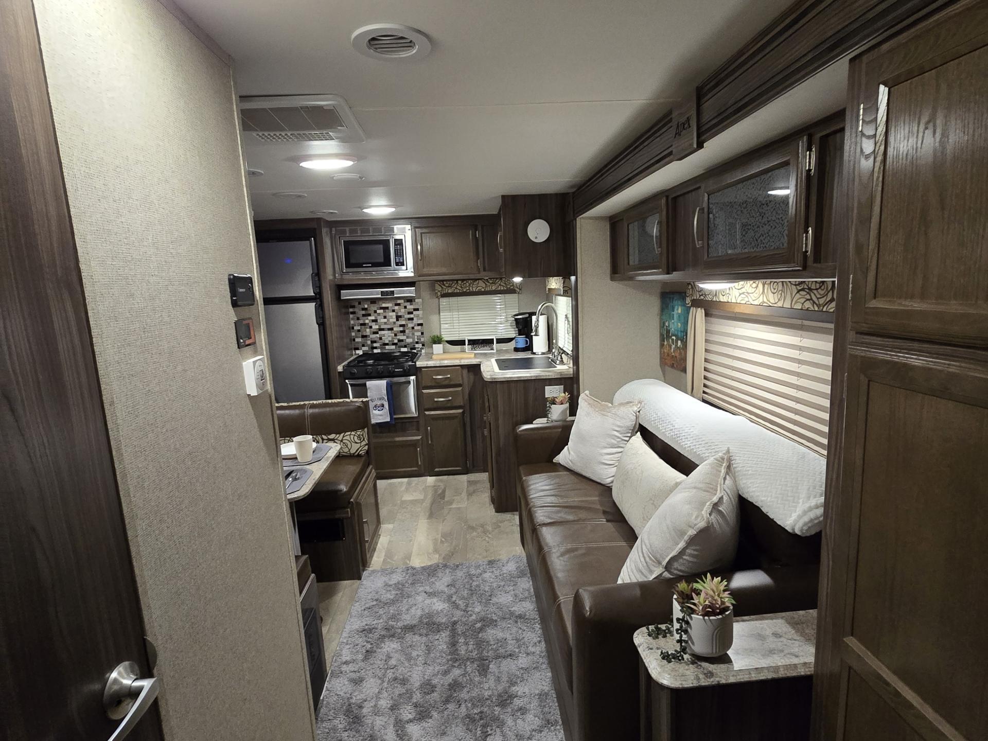 2017 COACHMEN APEX 258RKS