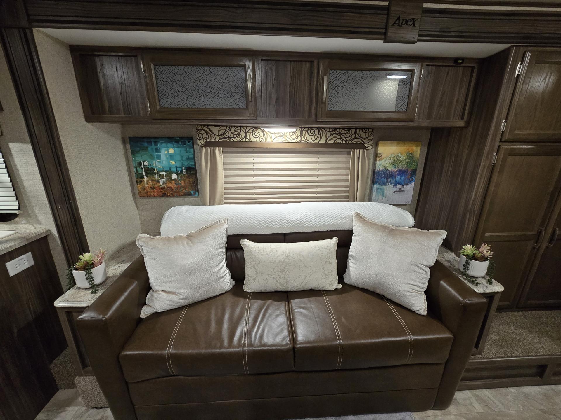 2017 COACHMEN APEX 258RKS