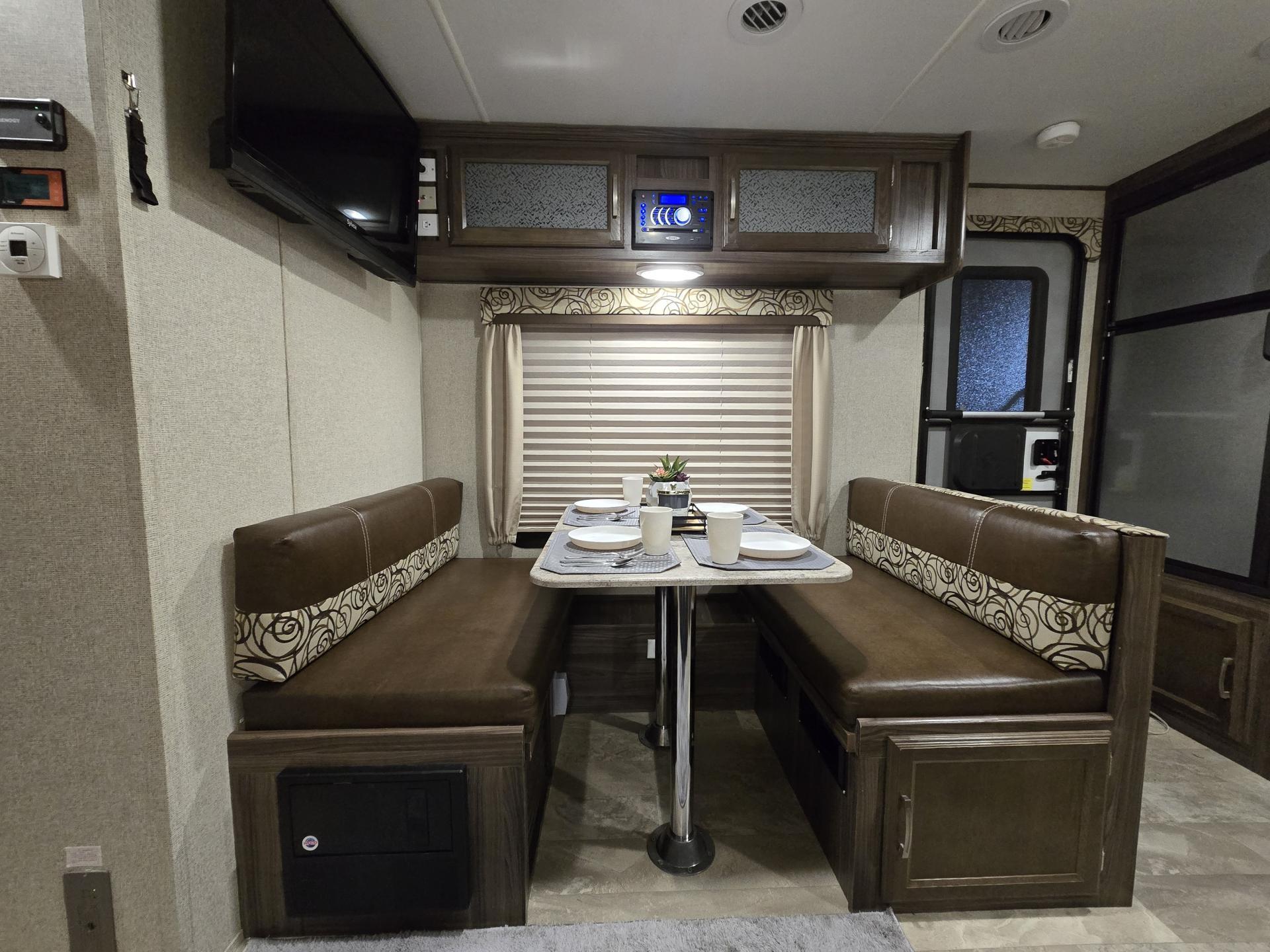 2017 COACHMEN APEX 258RKS