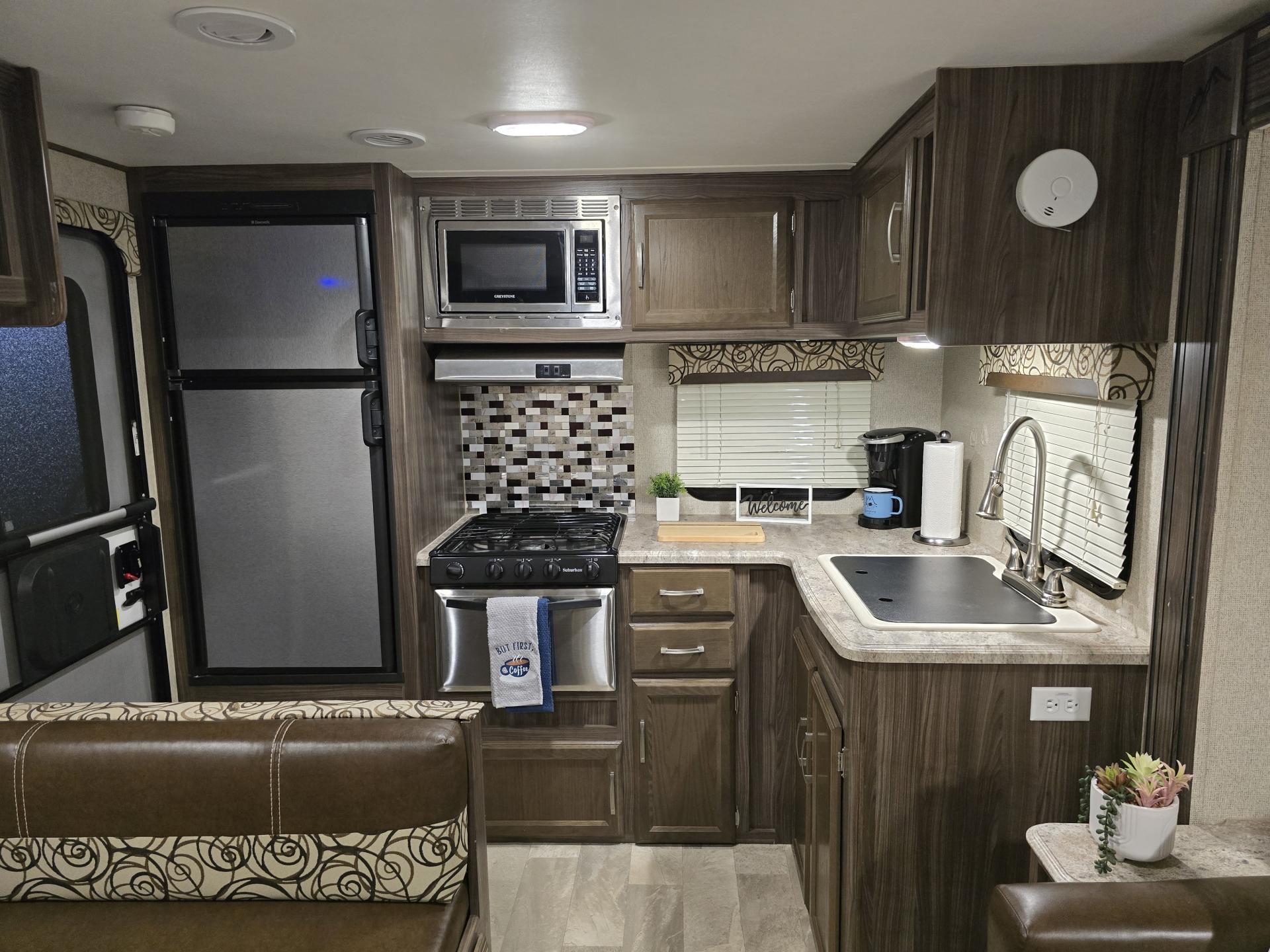 2017 COACHMEN APEX 258RKS