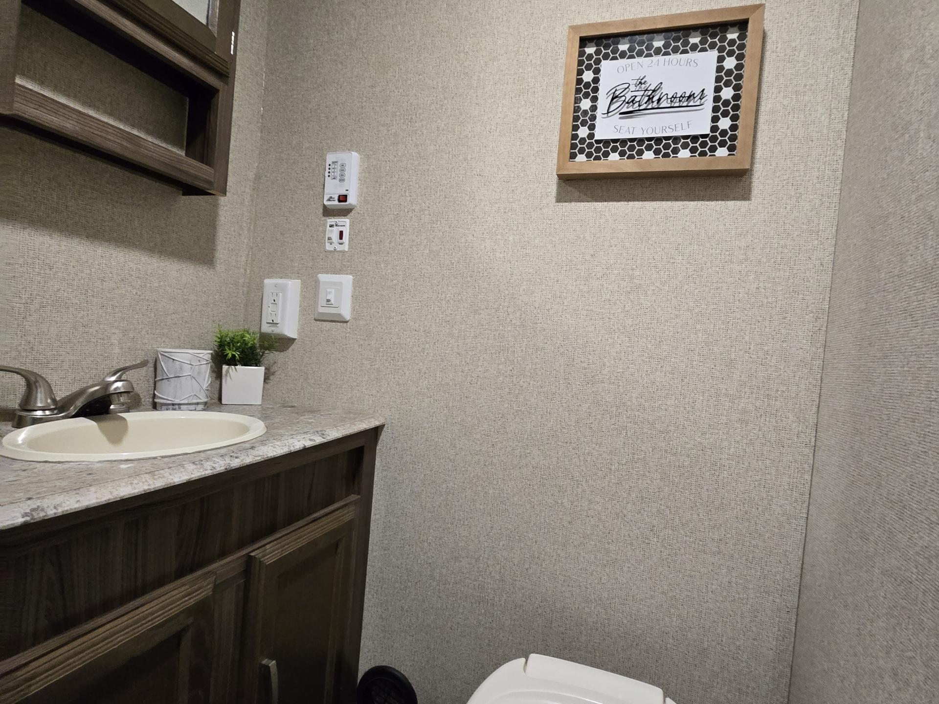 2017 COACHMEN APEX 258RKS