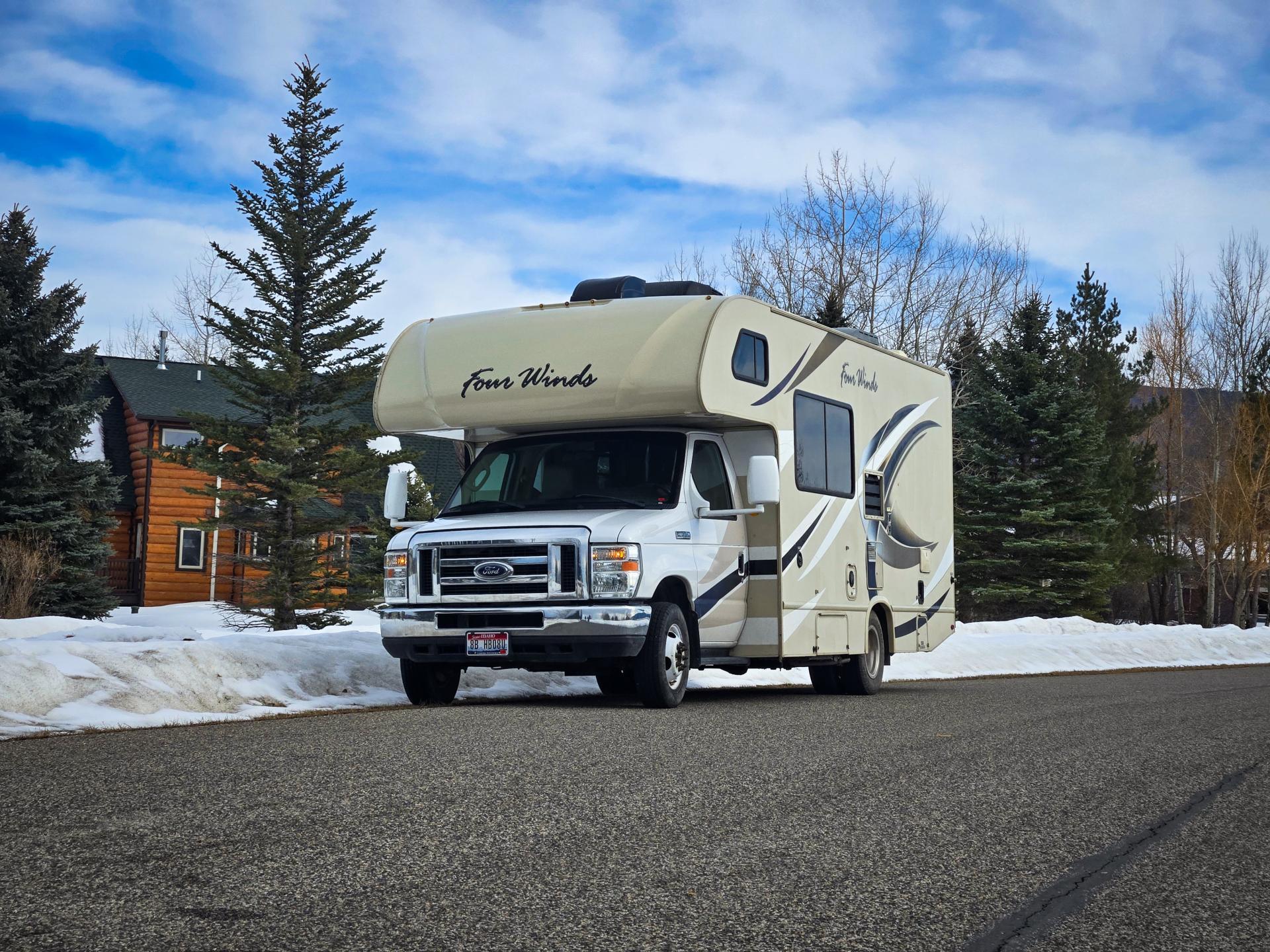 2018 THOR MOTOR COACH FOUR WINDS 23U