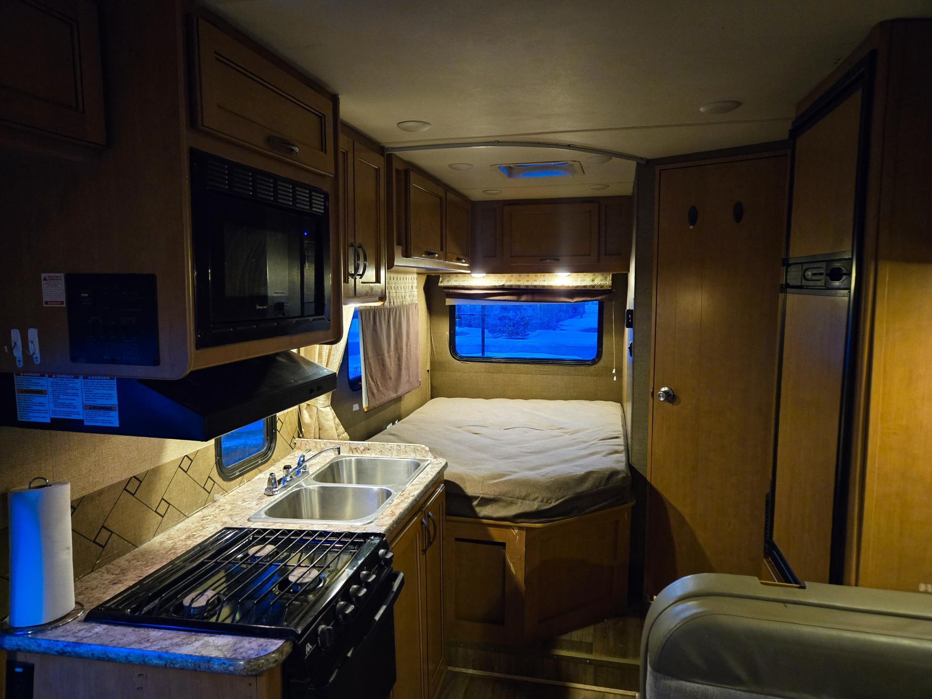 2018 THOR MOTOR COACH FOUR WINDS 23U
