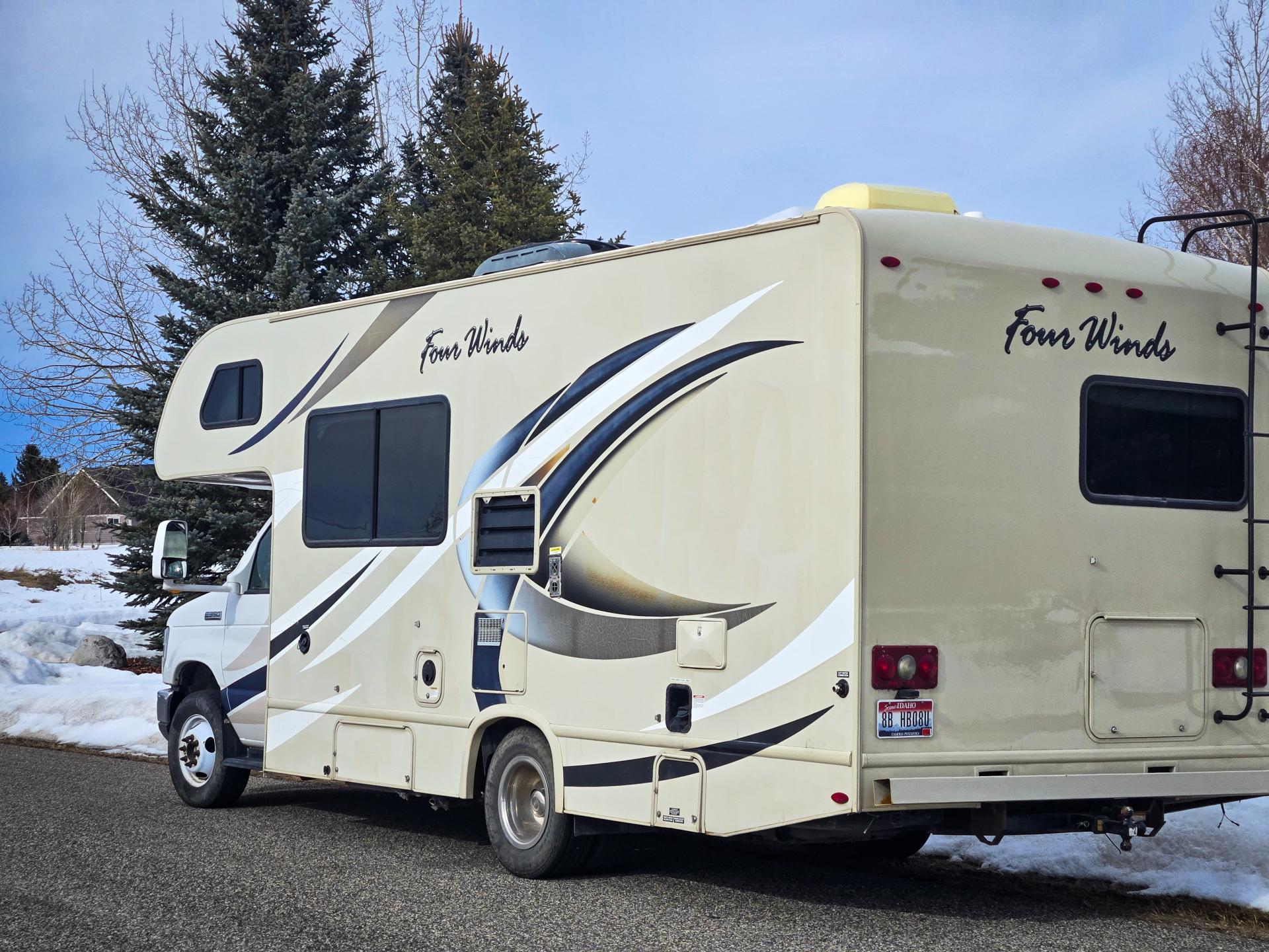 2018 THOR MOTOR COACH FOUR WINDS 23U