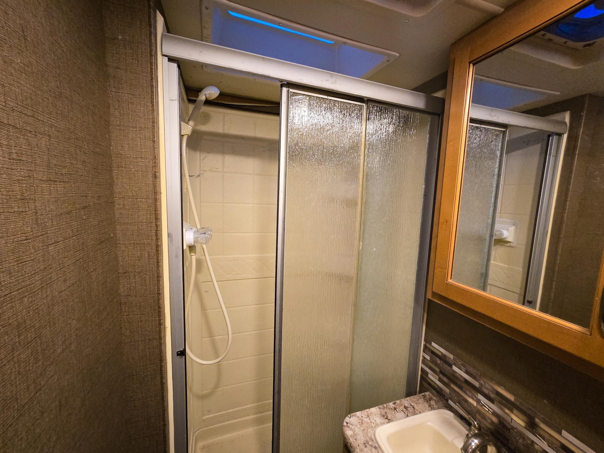 2018 THOR MOTOR COACH FOUR WINDS 23U
