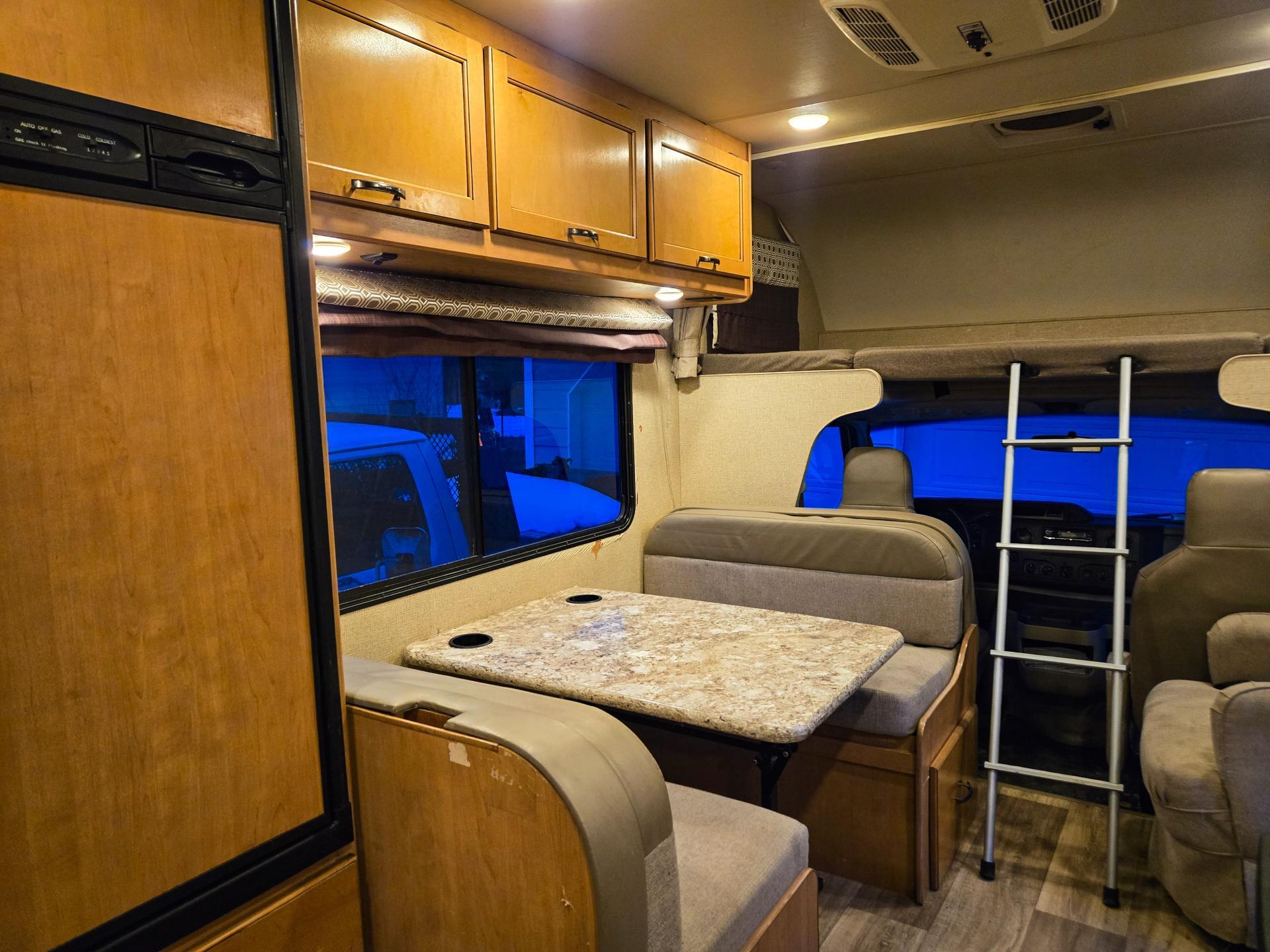 2018 THOR MOTOR COACH FOUR WINDS 23U