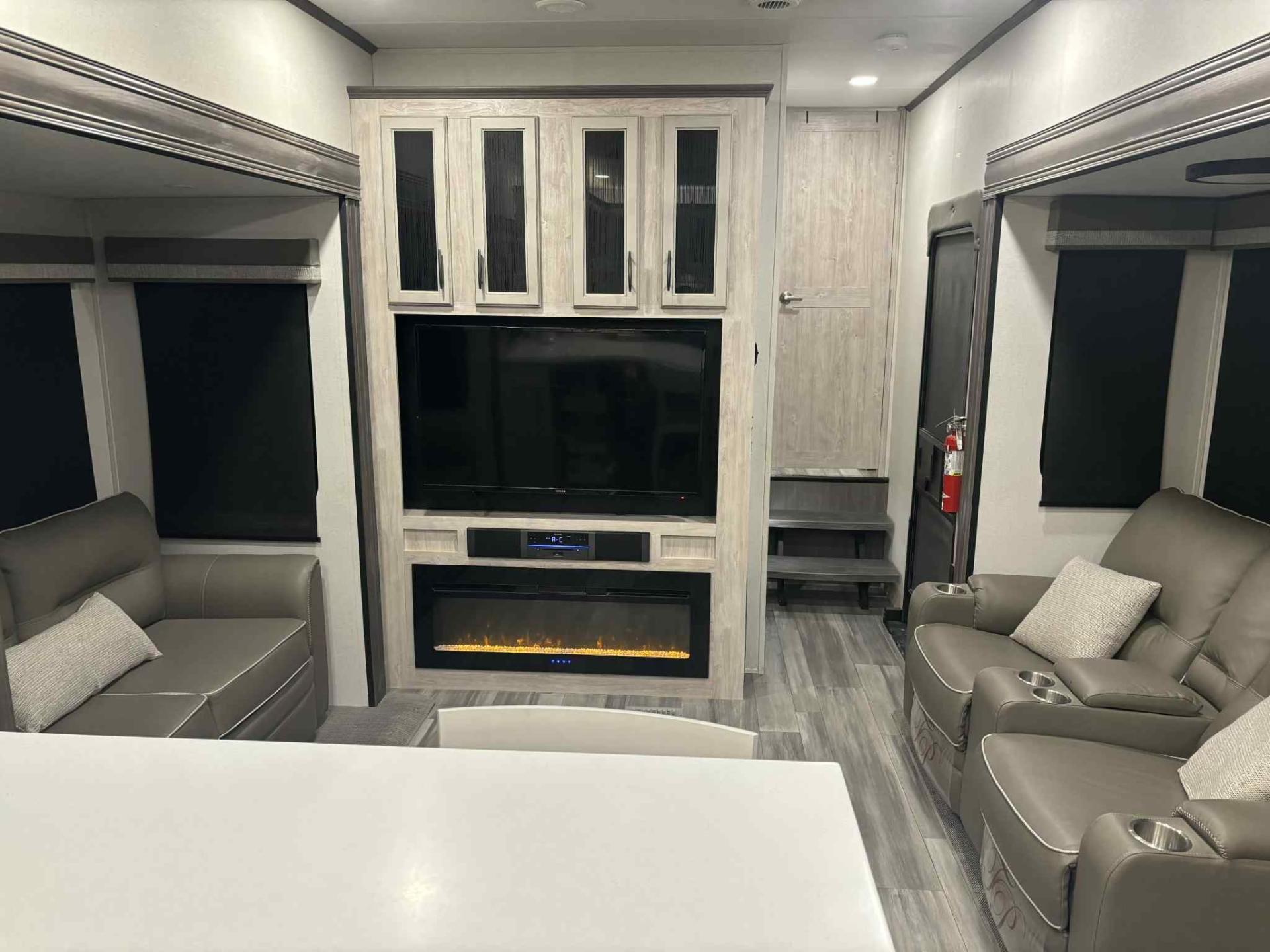 2024 FOREST RIVER SANDPIPER 3800RK