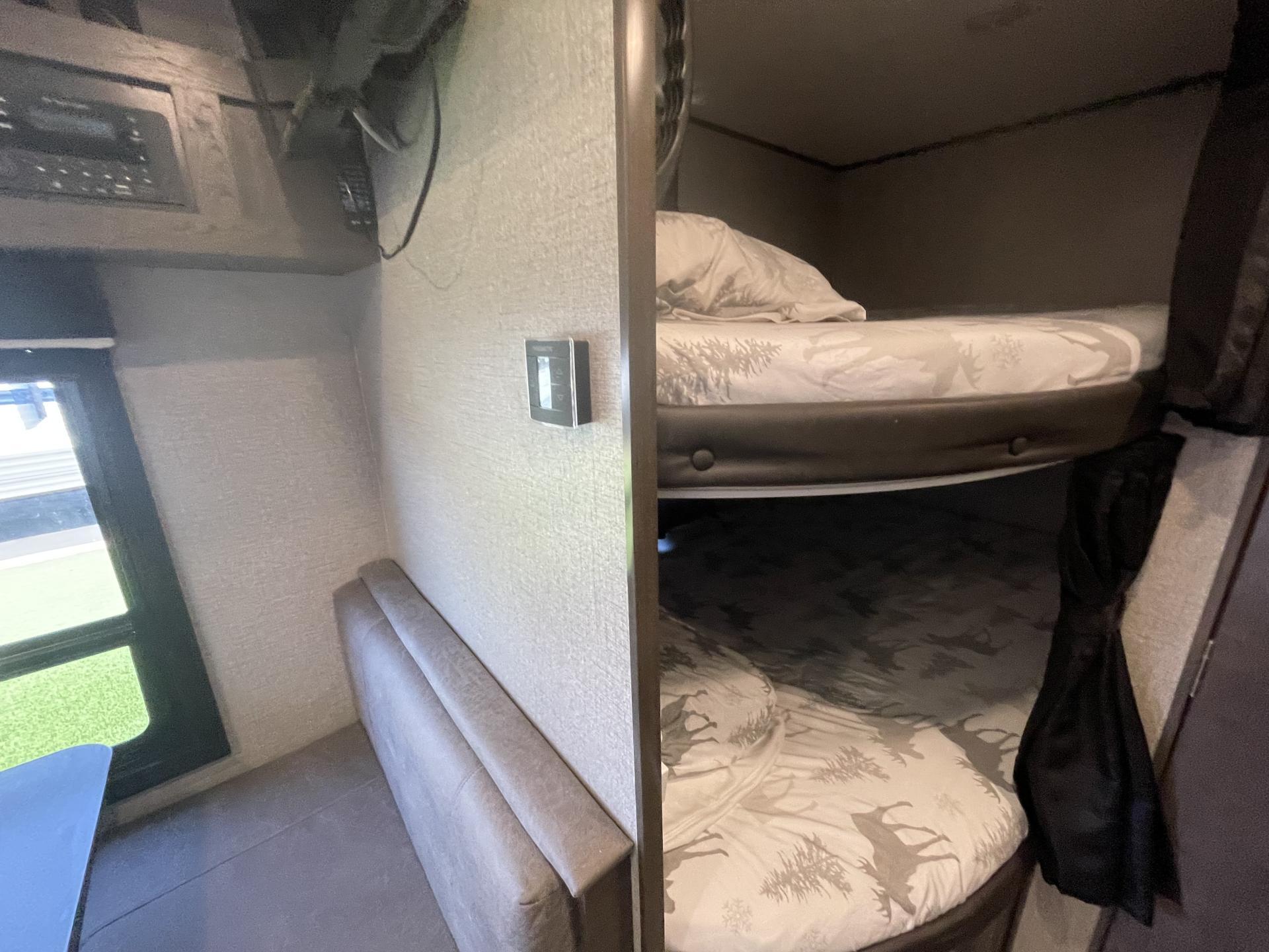 2021 JAYCO JAY FLIGHT SLX ROCKY MOUNTAIN EDITION 264BHW