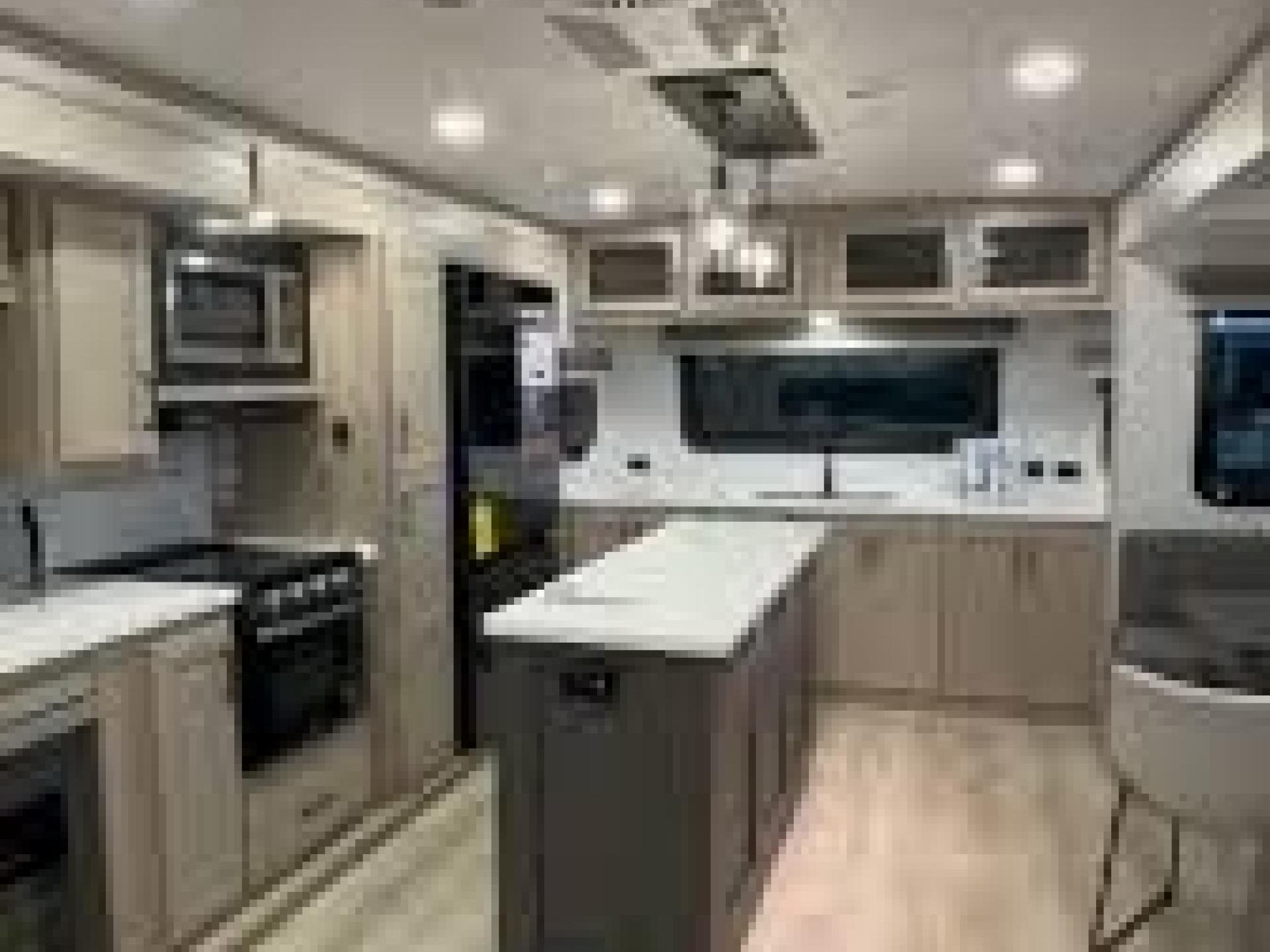 2025 FOREST RIVER ROCKWOOD SIGNATURE 8339FK