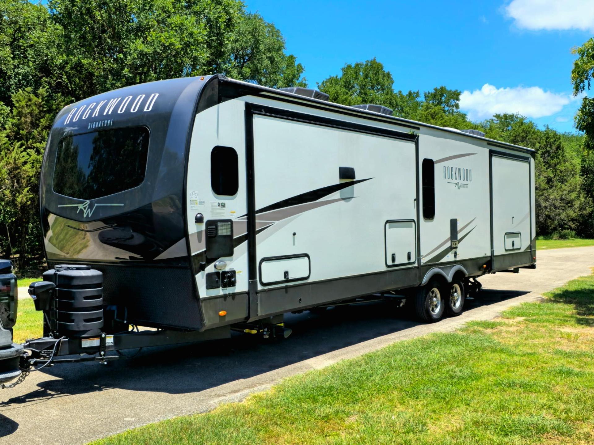 2025 FOREST RIVER ROCKWOOD SIGNATURE 8339FK