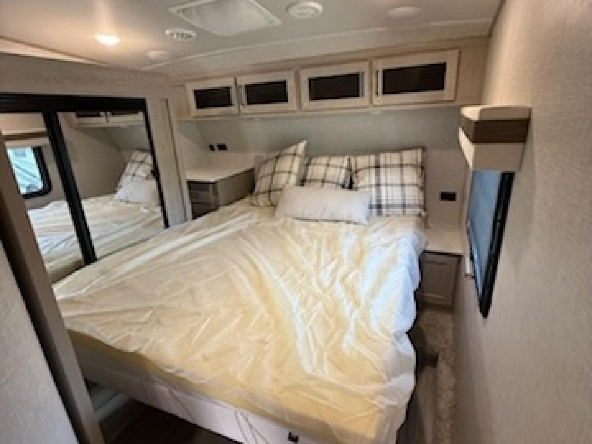2022 FOREST RIVER ROCKWOOD ULTRA LITE 2622RK
