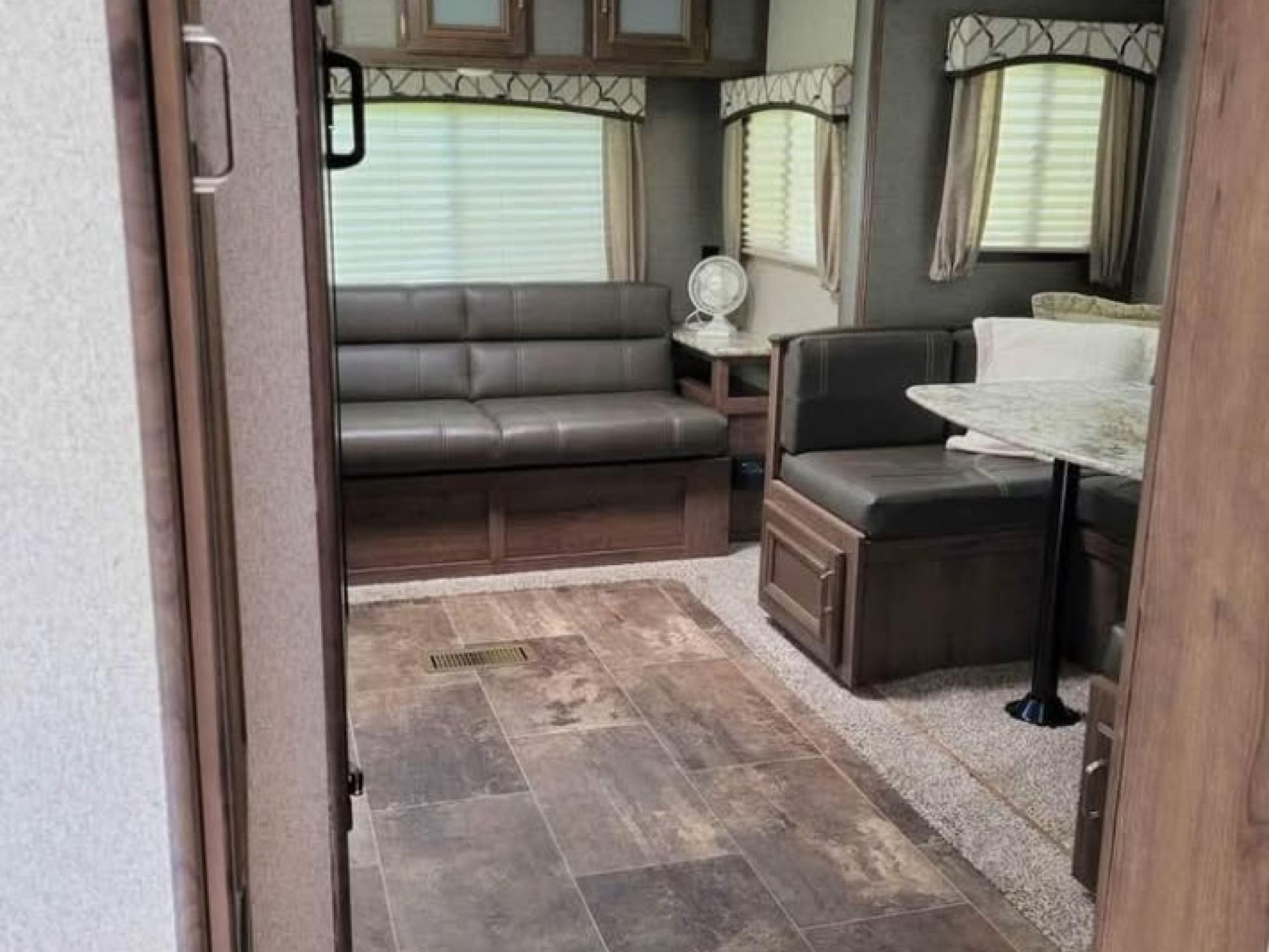 2019 KEYSTONE PASSPORT 2520RLWE