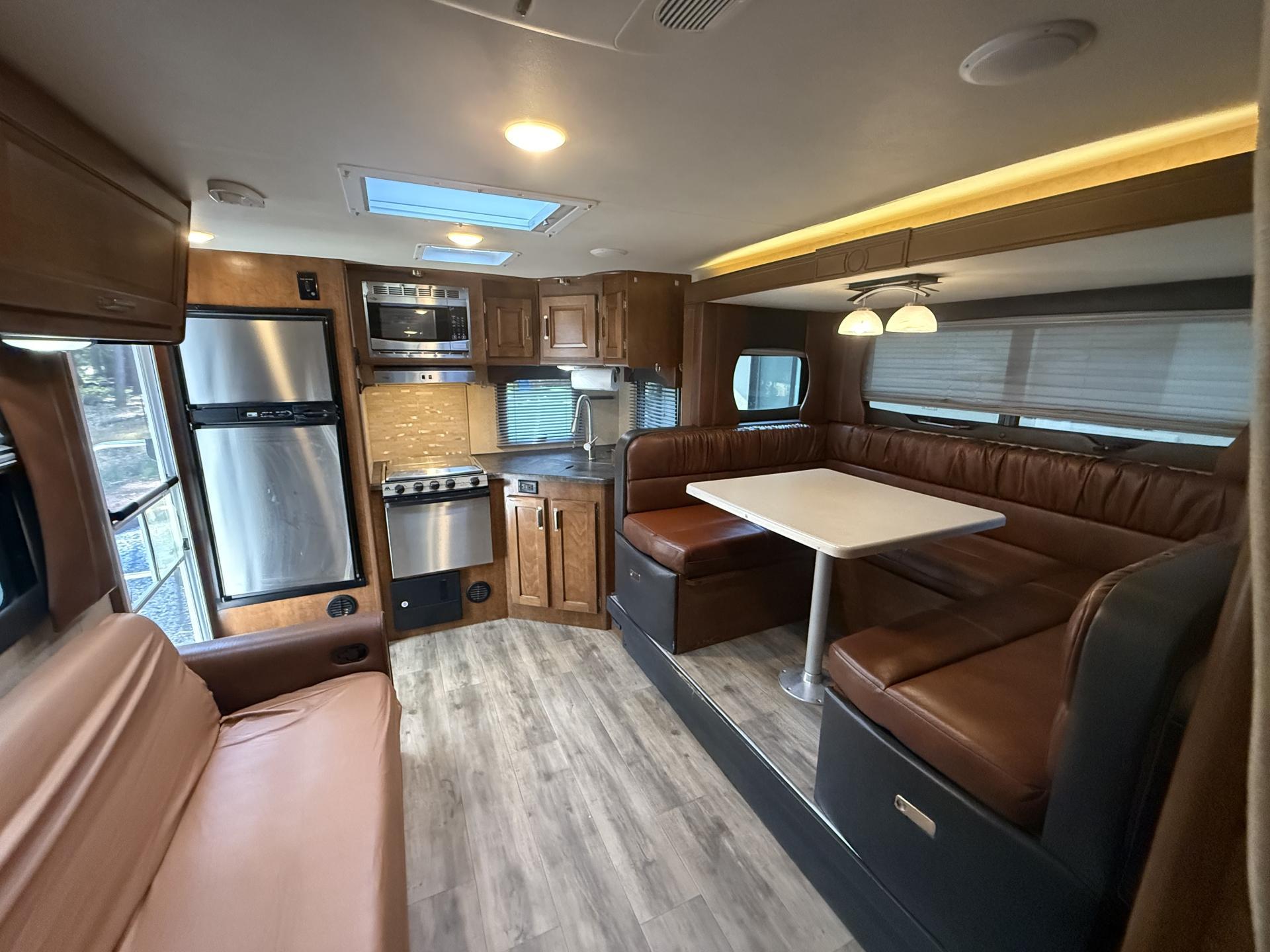 2017 REV LANCE 2185