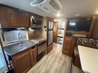 2017 REV LANCE 2185
