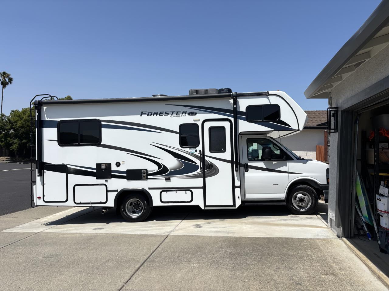 2021 FOREST RIVER FORESTER 2151LE